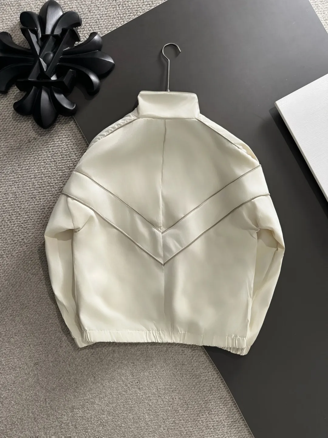 Next day shipping P720 MONCLER/Mongolian high quality 2025 autumn and winter new casual heavy industry suit exclusively developed by yb! High quality production! The top version of the trading company channel order, external orders for imported custom fabrics, high breathability and comfort, impeccable details, absolutely worth buying! This type of suit is also a must-have for lazy people. You don’t have to think about how to match it, you can just get it in one set! Brand element design concept, delicate and soft feel! It presents a casual cut and the upper body shape is great! On sale simultaneously on the official website! From a high-end men's positioning brand, the low-key luxury taste is irresistible! Exquisite workmanship and impeccable quality! The overall style is simple, fashionable and timeless, fully meeting the requirements of stylish and tasteful dressing! Size: M to 5XL (or state your height and weight when placing an order)