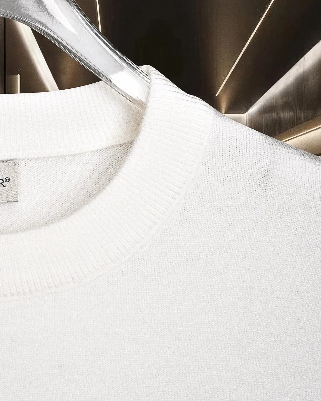 P236 Moncler/muzzle 25Fw classic chest Logo letter badge logo casual knitted pullover sweater 2025FW official website new original fabric official same style Selected sweater customization Imported wool fabric High-end version, counter custom fabric High breathability and comfort, exquisite workmanship, impeccable detail processing, ✅ custom logo engraved buttons, three labels complete. Brand element design concept reflects high quality. It feels delicate and soft! Presenting a casual cut, the upper body shape is great 🐍 Color; black, white and gray Size: M-XXXL