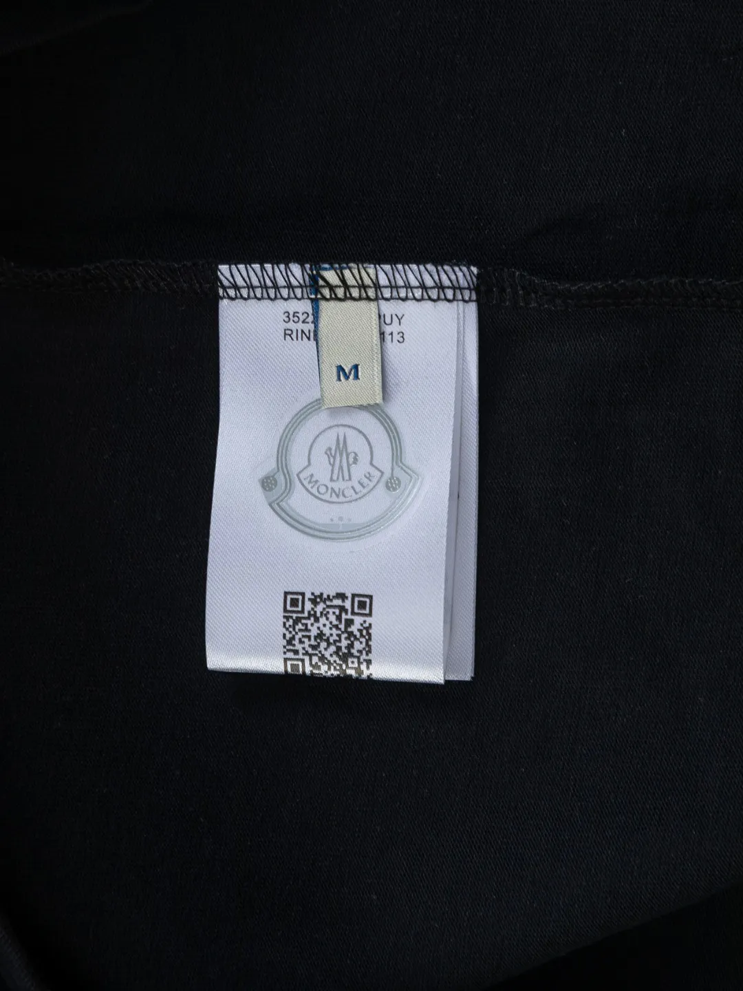 P170 Moncler Moncler high version slightly wide version S-XL moncler 26SS new products are on sale simultaneously on the official website The top and most classic chest pocket armband embroidery🪡logo round neck short sleeves, exquisite craftsmanship counter fabrics, top-notch elements, classic short sleeves complete with 3 labels, fashionable for men, unparalleled in terms of upper body comfort and existence, it can be said to be a must-have summer companion, excellent breathability and comfortable wearing feeling are unparalleled ~ Recommended! ! Timeless pieces for every season. Classic style, with the classic Meng family logo on the chest and the English letters of the Meng family engraved on the buttons. The original version was developed 1:1, complete with three labels, business casual, high-end for outer wear and inner wear, same style for men and women, highly recommended! Color: Black White Size: S-XL Size chart: S: Shoulder width 50-Bust 56-Length 70 M: Shoulder width 52-Bust 57-Length 72 L: Shoulder width 54-Bust 59-Length 74 XL: Shoulder width 56-Bust 62-Length 76