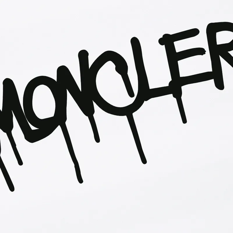 P240 Recommend the most popular Moncler masked 380g printed terry crew neck sweatshirt. Breathable pure cotton fabric. The texture is very soft and comfortable. No shrinkage, no deformation, no pilling). Original customized accessories. Collar label. Wash mark. Hang tag. Packaging (perfect details). Color: White. Black. Size: XS S M L.
