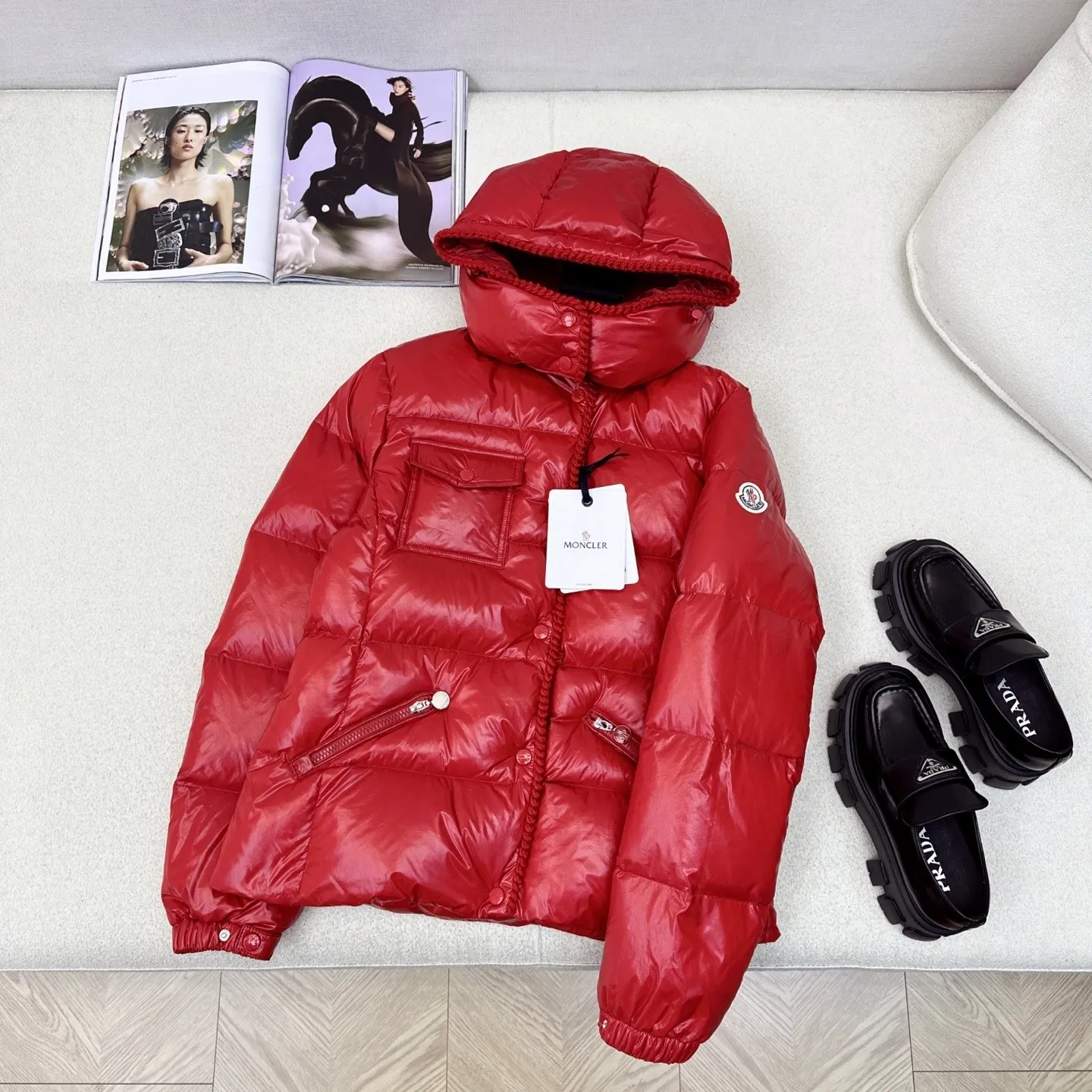 P880 Moncler🌟25 new oil wax leather waist style GLAREIN hooded long-sleeved down jacket for women. Oil wax leather coated new fabric, slim design style, warm and slimming, 90% duck down filling, molded custom hardware. Color: red, white, blue, black Code number: 1234