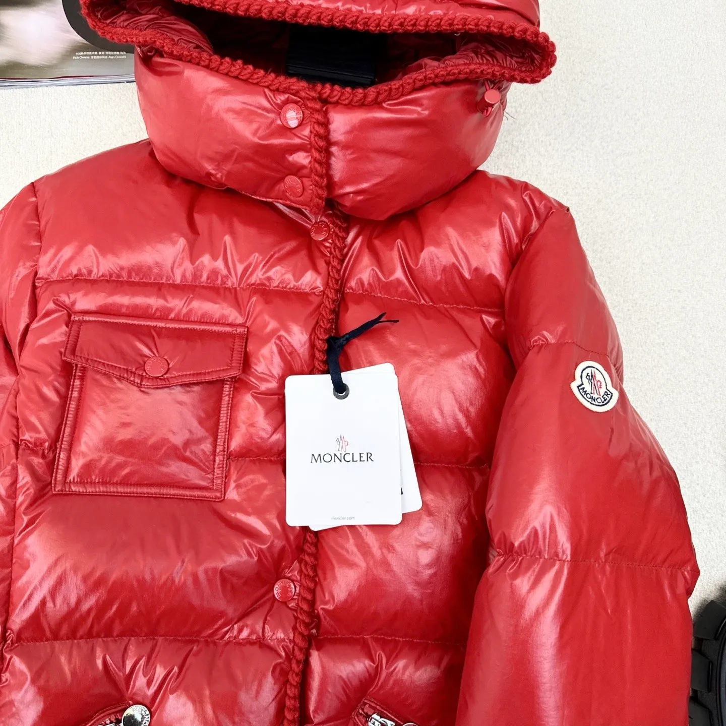 P880 Moncler🌟25 new oil wax leather waist style GLAREIN hooded long-sleeved down jacket for women. Oil wax leather coated new fabric, slim design style, warm and slimming, 90% duck down filling, molded custom hardware. Color: red, white, blue, black Code number: 1234