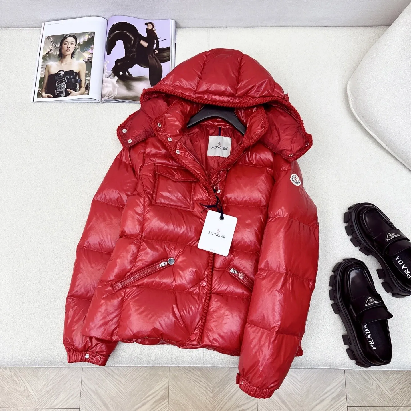P880 Moncler🌟25 new oil wax leather waist style GLAREIN hooded long-sleeved down jacket for women. Oil wax leather coated new fabric, slim design style, warm and slimming, 90% duck down filling, molded custom hardware. Color: red, white, blue, black Code number: 1234