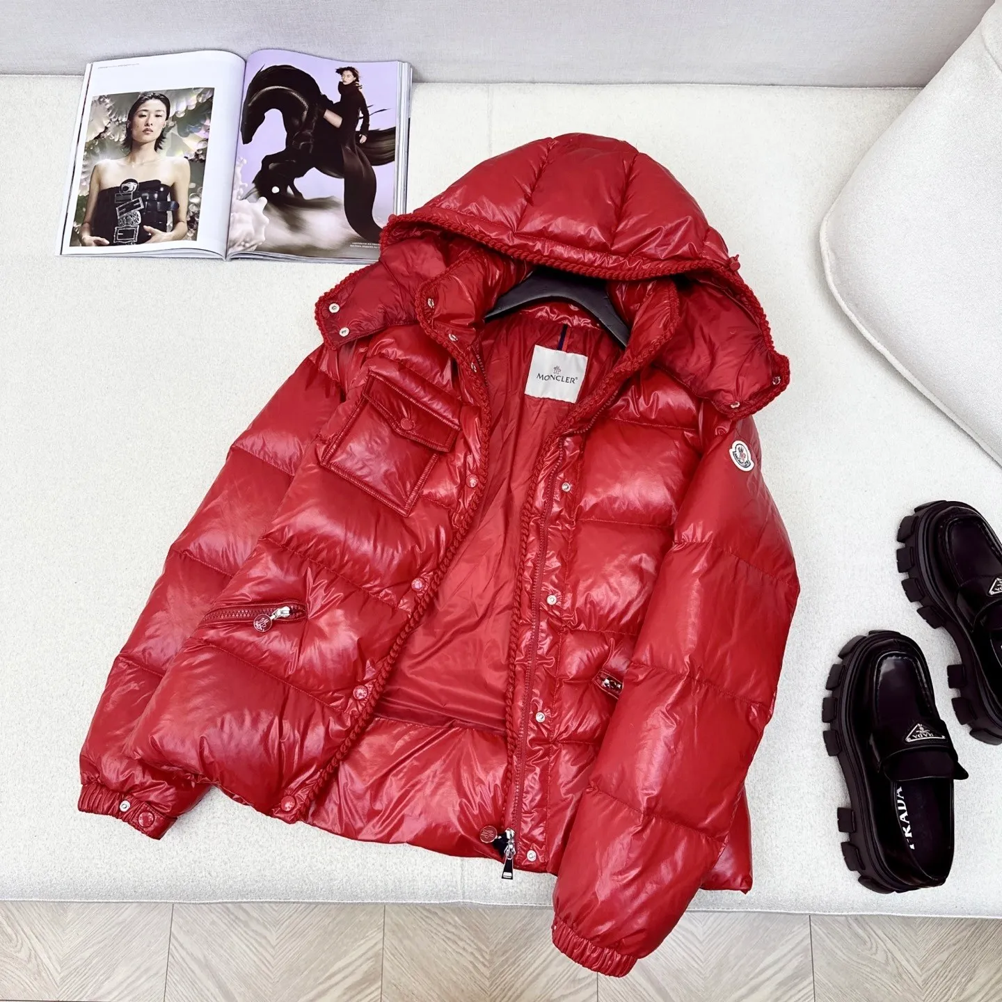 P880 Moncler🌟25 new oil wax leather waist style GLAREIN hooded long-sleeved down jacket for women. Oil wax leather coated new fabric, slim design style, warm and slimming, 90% duck down filling, molded custom hardware. Color: red, white, blue, black Code number: 1234