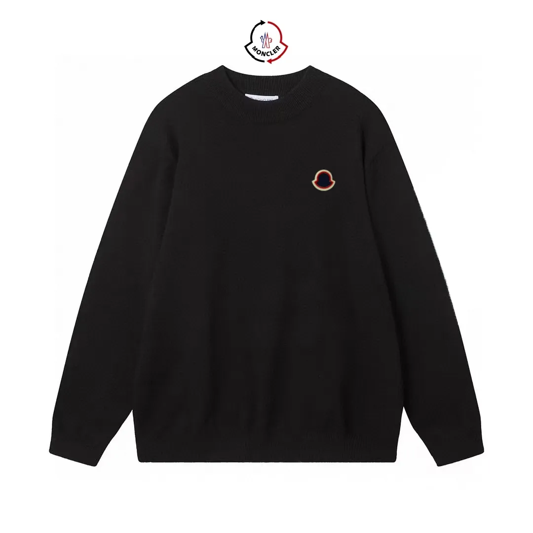 P210 Moncler/Mongolian 3-label complete, half-turtleneck sweater, fine wool blended sweater, high-end customized collection for men and women, part of the brand's high-end main line, patented top-grade yarn blending, using innovation to interpret conventional styles. The configuration of the fabric is subversive. The details are remarkable, and the price-performance ratio is very high. Meri wool yarn is of excellent quality. It feels super soft, delicate, soft, non-pilling and does not deform. The upper body is extremely skin-friendly and comfortable. Can be worn on its own with a jacket or on its own. Size: M L XL 2XL 3XL