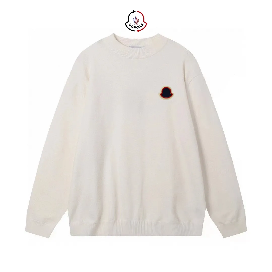P210 Moncler/Mongolian 3-label complete, half-turtleneck sweater, fine wool blended sweater, high-end customized collection for men and women, part of the brand's high-end main line, patented top-grade yarn blending, using innovation to interpret conventional styles. The configuration of the fabric is subversive. The details are remarkable, and the price-performance ratio is very high. Meri wool yarn is of excellent quality. It feels super soft, delicate, soft, non-pilling and does not deform. The upper body is extremely skin-friendly and comfortable. Can be worn on its own with a jacket or on its own. Size: M L XL 2XL 3XL