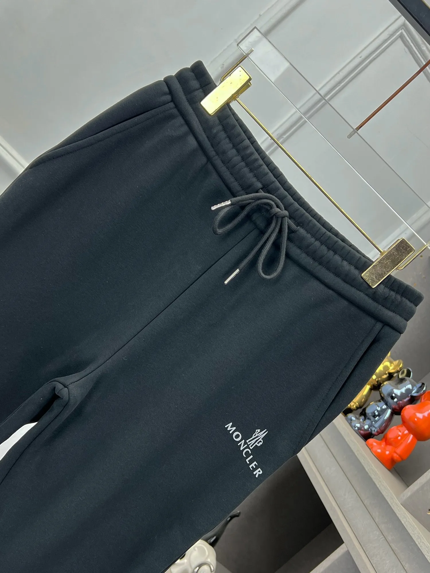 P360 Moncler velvet and thickened 🌟🇮🇹🌟 New model coming🔥4050 new autumn and winter velvet and thickened new products are available at the counter. The best leisure casual pants in the physical store🐂The original version of the counter is 1:1 good product, suitable for all ages. The highest version of European imported fabrics on the market. Comfortable, soft and skin-friendly, the upper body effect is super fashionable and versatile, straight and stylish, a wardrobe must-have! Suitable for any occasion Size: M-3XL