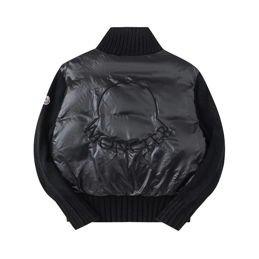 P620 with dust bag) Moncler/muzzle 🆕NEW new autumn and winter down spliced jacket #Down jacket #daily wear Monc*lerNEW23 new autumn and winter down spliced jacket, golden stand collar, large pockets on both sides designed with embroidered logo on the back, down filling for practical wearability while adding splicing popular elements ~ short version Solid color series full of high-end sense! Comfortable, fashionable and versatile! Black and white size: 1/2/3/4 (corresponds to S-XL)