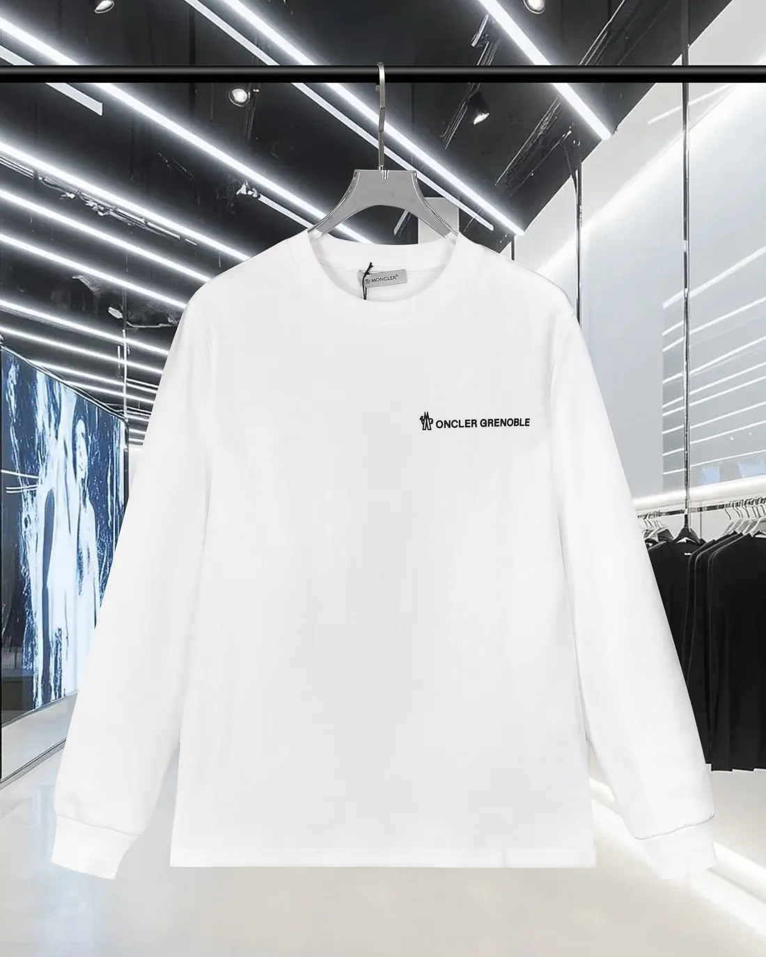 P220 MONCLER/muzzle 2025Fw new autumn and winter style Silicone three-dimensional printed letter logo on the front and back of the chest Uniform for men and women Pullover round neck long-sleeved T-shirt Brand classic Long-staple cotton fabric Official synchronization High version High quality Fashion personality Versatile trend Pure original quality Original fabric Hang tag Collar label Washed wheat Complete three labels Color: Black. White. Size: M-3XL