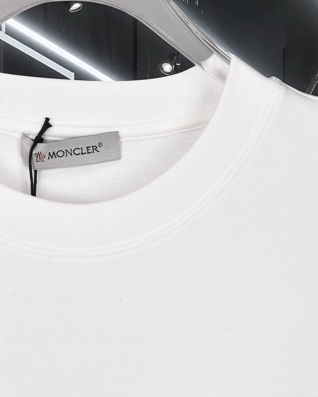 P220 MONCLER/muzzle 2025Fw new autumn and winter style Silicone three-dimensional printed letter logo on the front and back of the chest Uniform for men and women Pullover round neck long-sleeved T-shirt Brand classic Long-staple cotton fabric Official synchronization High version High quality Fashion personality Versatile trend Pure original quality Original fabric Hang tag Collar label Washed wheat Complete three labels Color: Black. White. Size: M-3XL