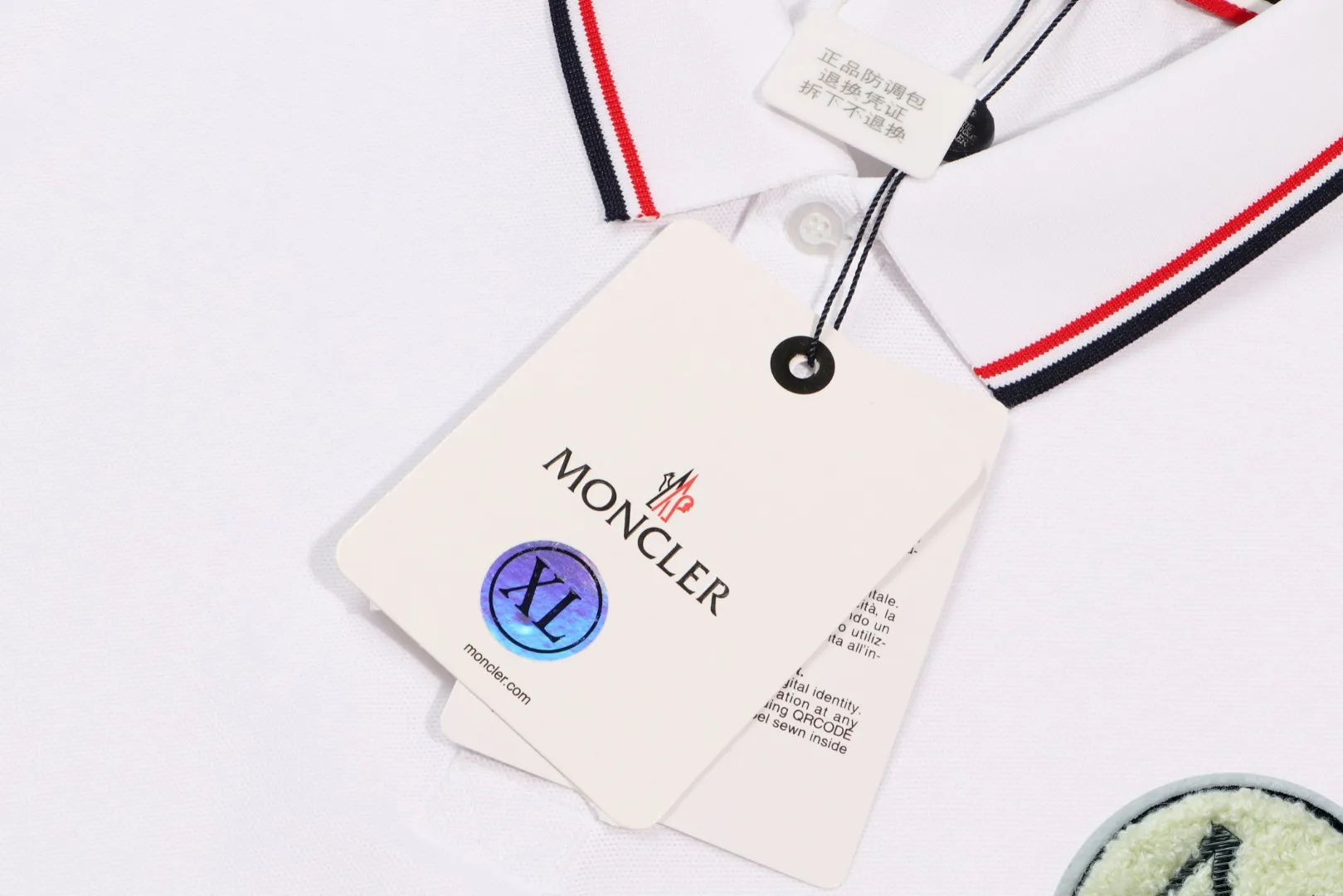 P200 New in stock】𝐌𝐎𝐍𝐂𝐋𝐄𝐑~Mengkou #2024 Early spring new high-quality lapel long-sleeved POLO shirt, counter-customized fabrics with high breathability and comfort, impeccable details, the brand's simple element design concept, reflecting high quality. It feels delicate and soft! It presents a casual cut and the upper body shape is great! The chest is filled with three-dimensional embroidery of the brand LOGO to highlight quality and luxury. Color: black, white Size: M~L~XL~2XL~3XL