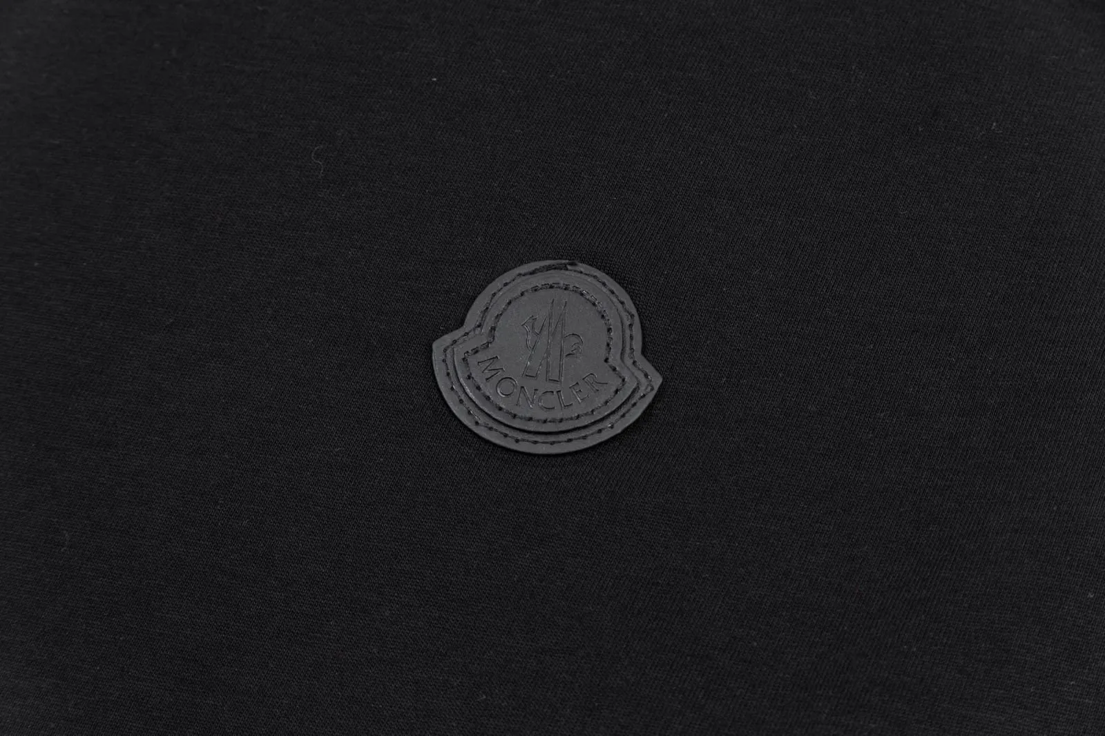 P140 [MONCLER] 2025FW short-sleeved T-shirt, badge LOGO, high-end 26s double yarn 300g fabric, heavy fabric, custom stretch rib, same vat and dye, complete three standards, same style for men and women, color: black, white, size: S M L XL 2XL