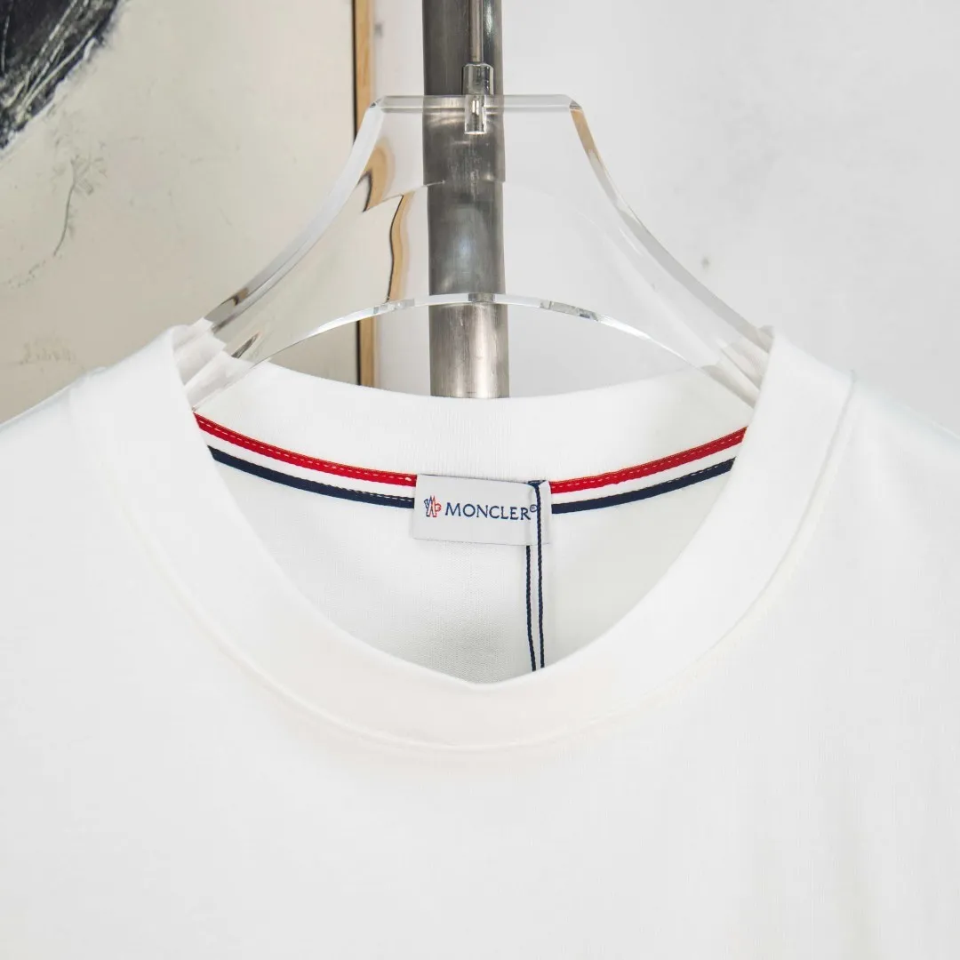P190 zp version [exclusive supply] MONCLER/muzzle 300g round neck short-sleeved T-shirt brand classic hot diamond letter LOGO embossing process official synchronization high version high quality fashionable personality versatile trend pure original quality original fabric hang tag collar label washed wheat three standards complete Color: black. White. Size: S M L XL XXL Number: WS10028