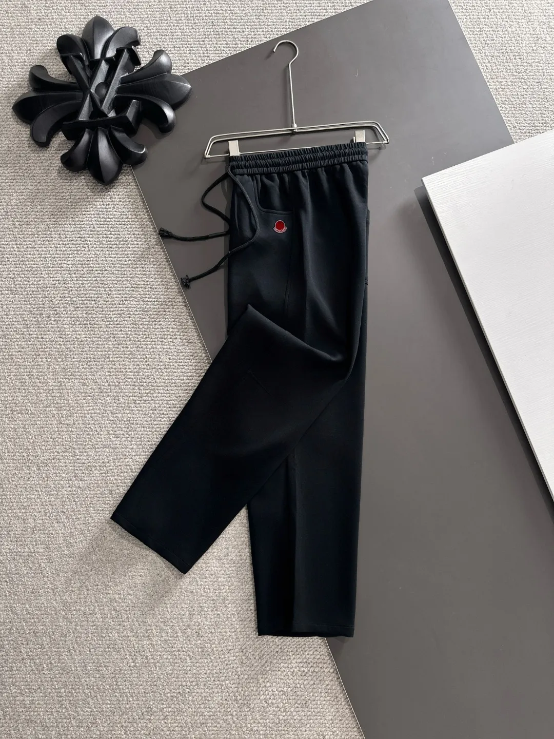 Next day shipment P360 MONCLER/Mongoose Exclusive first release of 25ss autumn and winter new high-quality trousers Compare real-life details at will A perfect choice for autumn and winter, a must-have item. Sizes: M to 3XL (please state your height and weight when placing an order)
