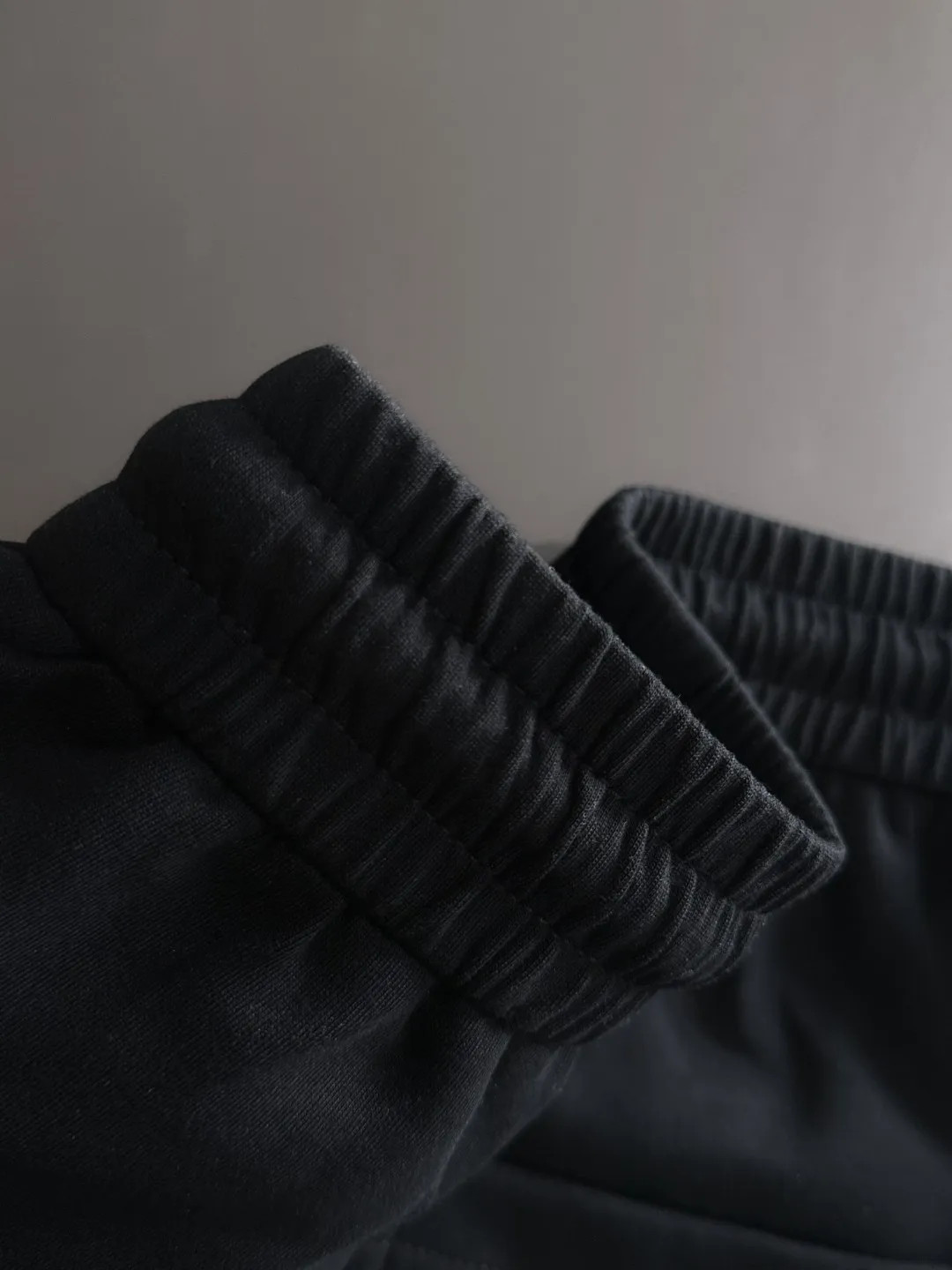 Next day shipment P360 MONCLER/Mongoose Exclusive first release of 25ss autumn and winter new high-quality trousers Compare real-life details at will A perfect choice for autumn and winter, a must-have item. Sizes: M to 3XL (please state your height and weight when placing an order)