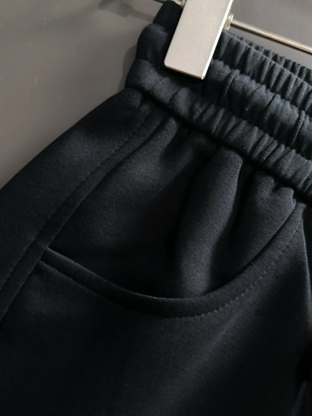 Next day shipment P360 MONCLER/Mongoose Exclusive first release of 25ss autumn and winter new high-quality trousers Compare real-life details at will A perfect choice for autumn and winter, a must-have item. Sizes: M to 3XL (please state your height and weight when placing an order)