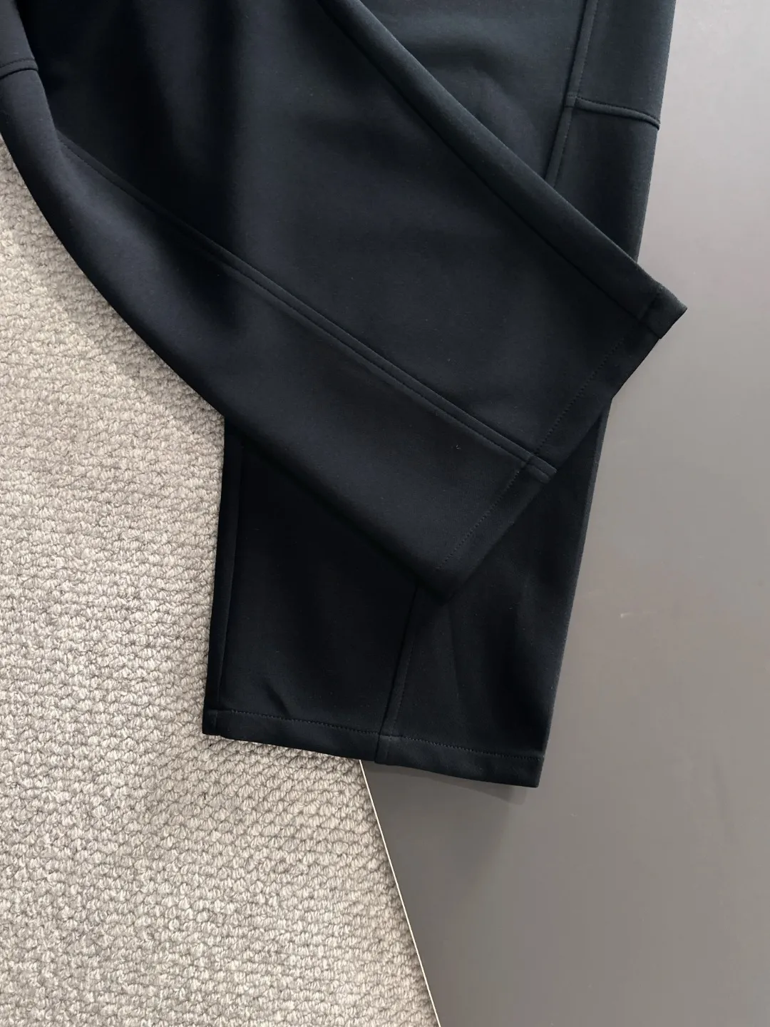 Next day shipment P360 MONCLER/Mongoose Exclusive first release of 25ss autumn and winter new high-quality trousers Compare real-life details at will A perfect choice for autumn and winter, a must-have item. Sizes: M to 3XL (please state your height and weight when placing an order)