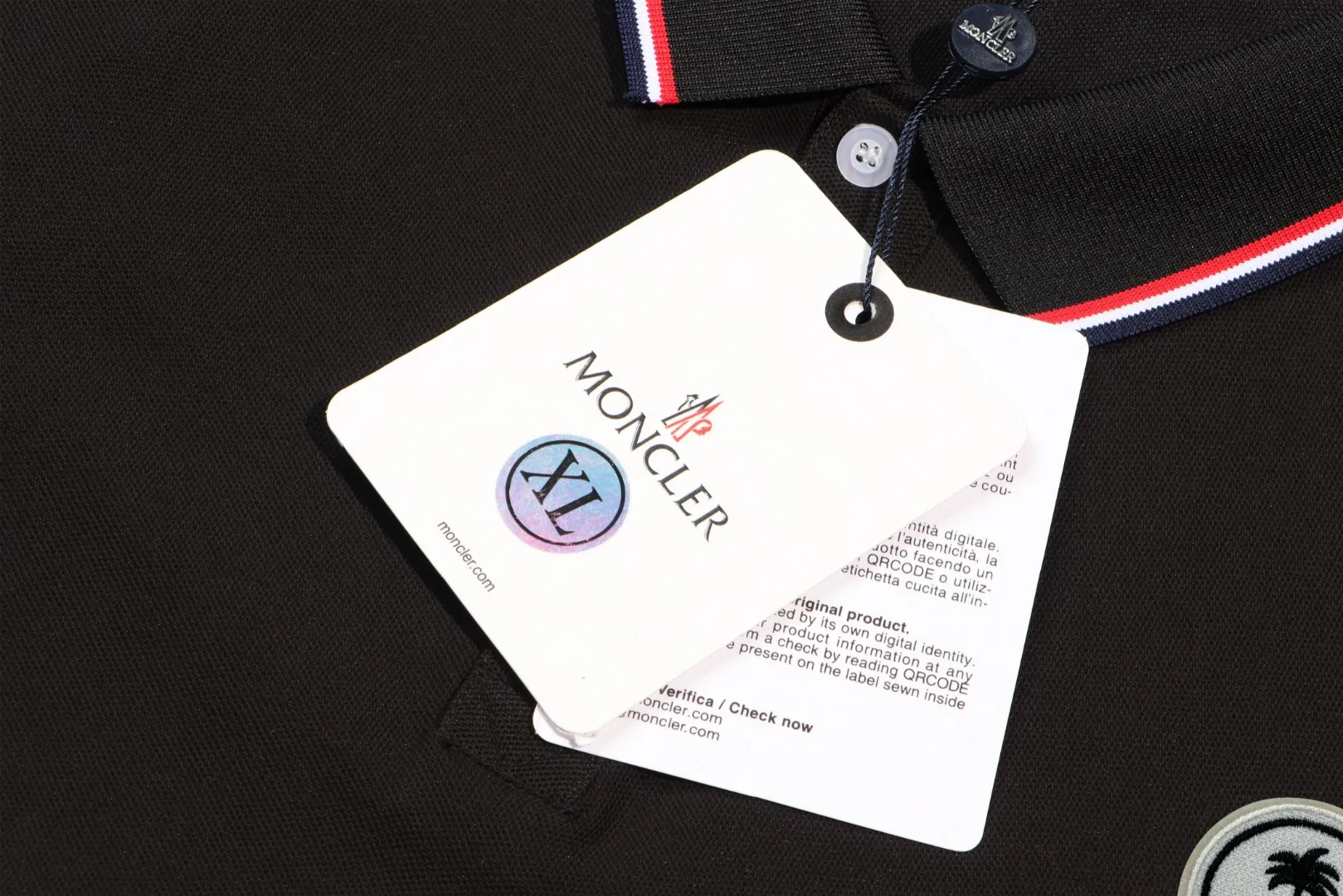 P200 New in stock】𝐌𝐎𝐍𝐂𝐋𝐄𝐑~Mengkou #2024 Early spring new high-quality lapel long-sleeved POLO shirt, counter-customized fabrics with high breathability and comfort, impeccable details, the brand's simple element design concept, reflecting high quality. It feels delicate and soft! It presents a casual cut and the upper body shape is great! The chest is filled with three-dimensional embroidery of the brand LOGO to highlight quality and luxury. Color: black, white Size: M~L~XL~2XL~3XL