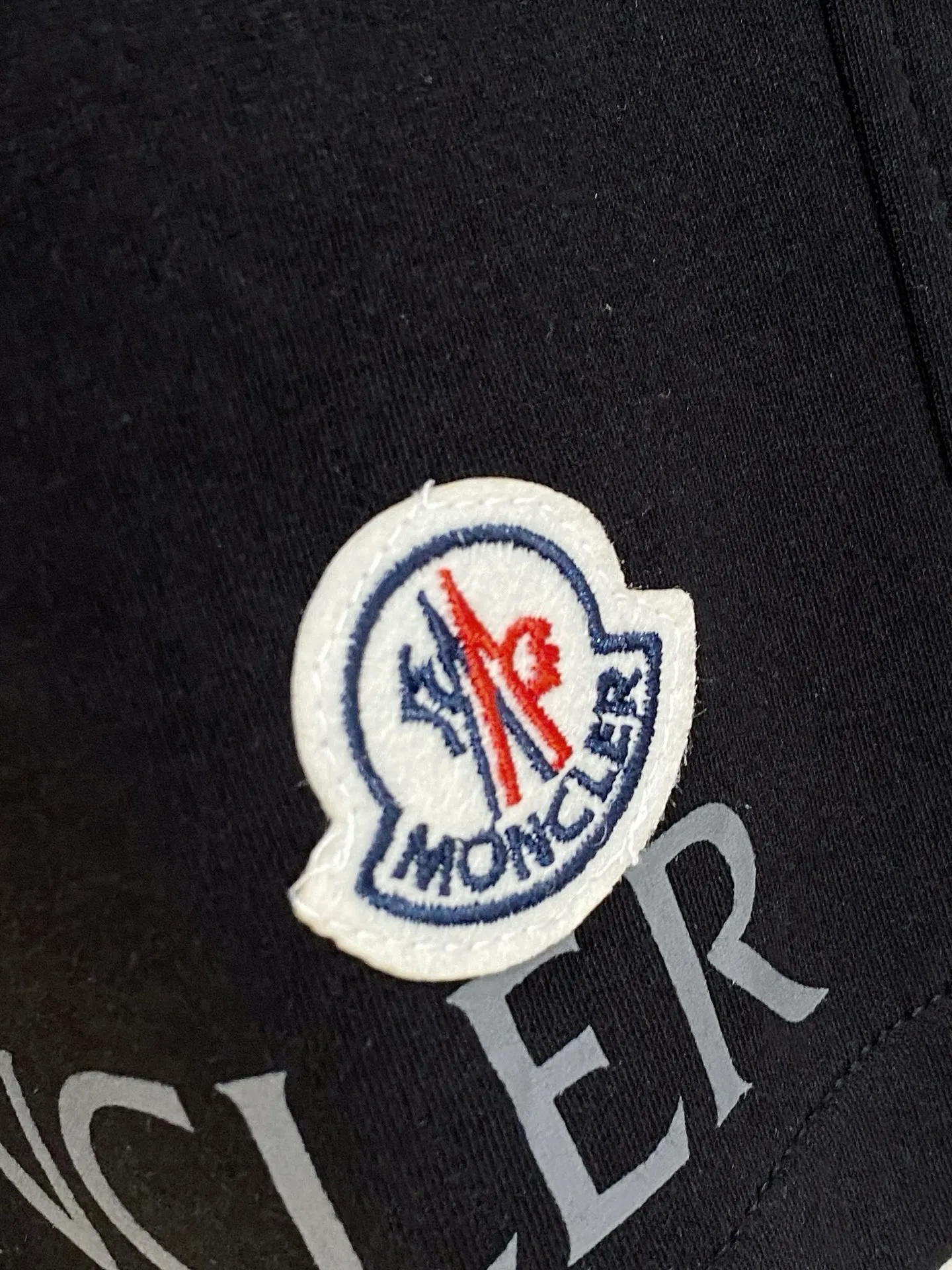 P230 🆕Moncler 2025 new pure cotton men's casual shorts, advanced custom-made breathable fabrics, extremely breathable, elastic and comfortable, with impeccable details, top-grade accessories, original logo design concept, delicate and soft feel! The upper body fit is awesome! Size: M-XXXL Please state your height and weight when ordering