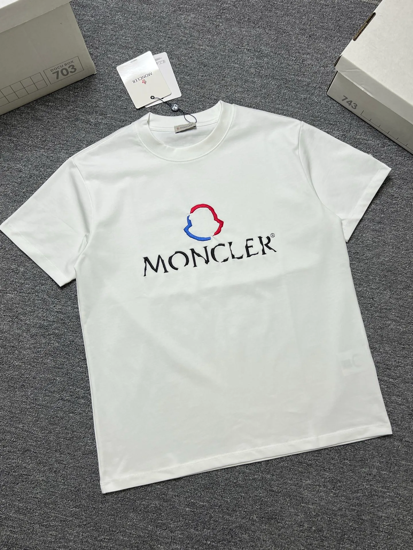 P160 MONCLER short-sleeved T-shirt Color: black white Craftsmanship: defective letter embroidery Size xs-L a Fabric: 280g