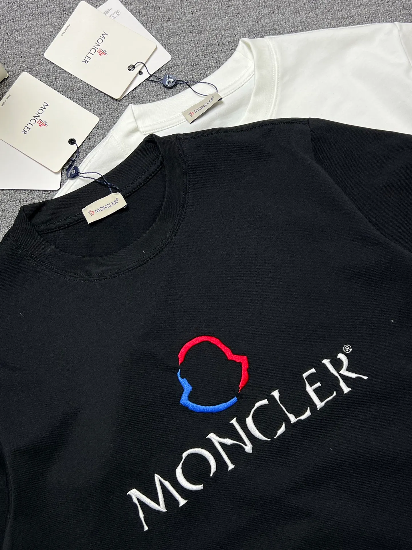 P160 MONCLER short-sleeved T-shirt Color: black white Craftsmanship: defective letter embroidery Size xs-L a Fabric: 280g