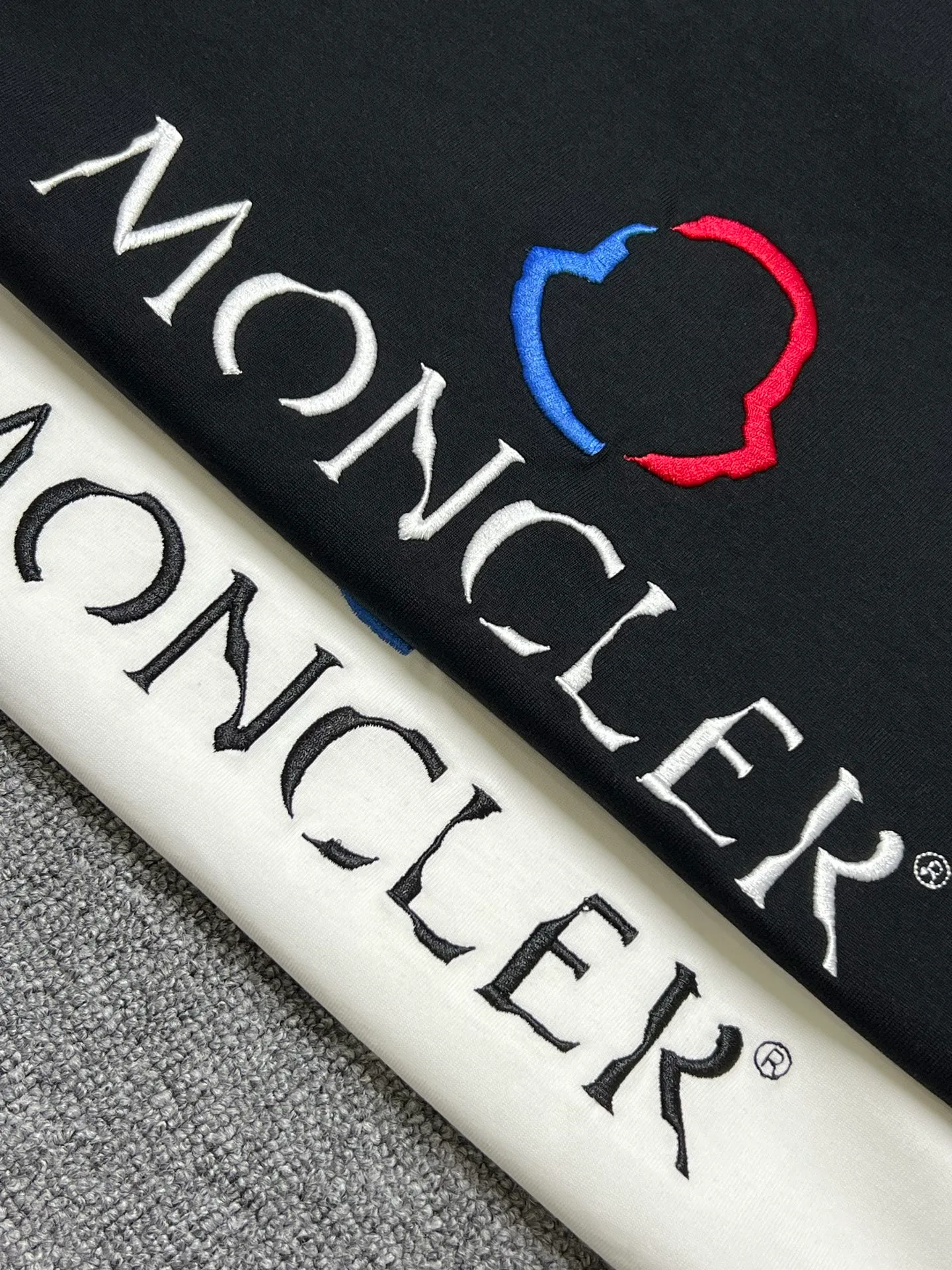 P160 MONCLER short-sleeved T-shirt Color: black white Craftsmanship: defective letter embroidery Size xs-L a Fabric: 280g
