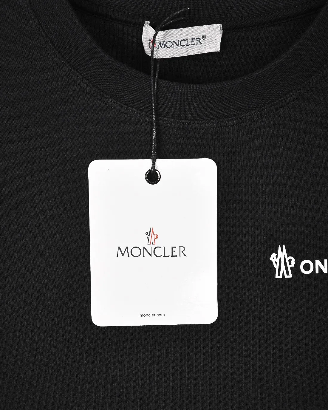 P220 MONCLER/muzzle 2025Fw new autumn and winter style Silicone three-dimensional printed letter logo on the front and back of the chest Uniform for men and women Pullover round neck long-sleeved T-shirt Brand classic Long-staple cotton fabric Official synchronization High version High quality Fashion personality Versatile trend Pure original quality Original fabric Hang tag Collar label Washed wheat Complete three labels Color: Black. White. Size: M-3XL