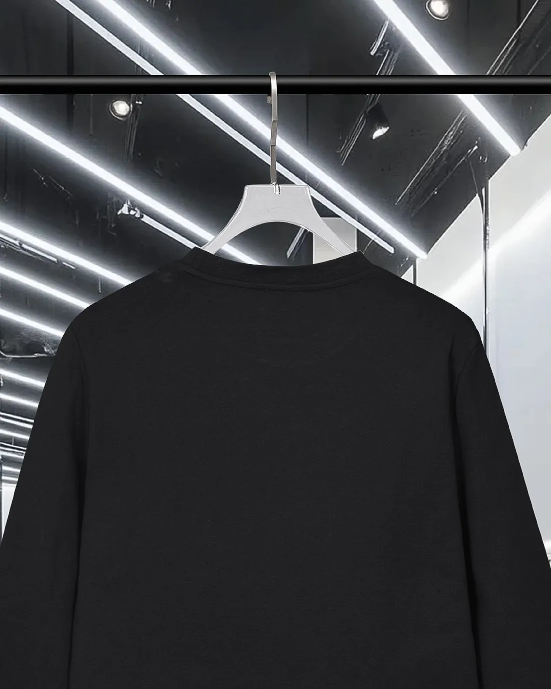 P220 MONCLER/muzzle 2025Fw new autumn and winter style Silicone three-dimensional printed letter logo on the front and back of the chest Uniform for men and women Pullover round neck long-sleeved T-shirt Brand classic Long-staple cotton fabric Official synchronization High version High quality Fashion personality Versatile trend Pure original quality Original fabric Hang tag Collar label Washed wheat Complete three labels Color: Black. White. Size: M-3XL