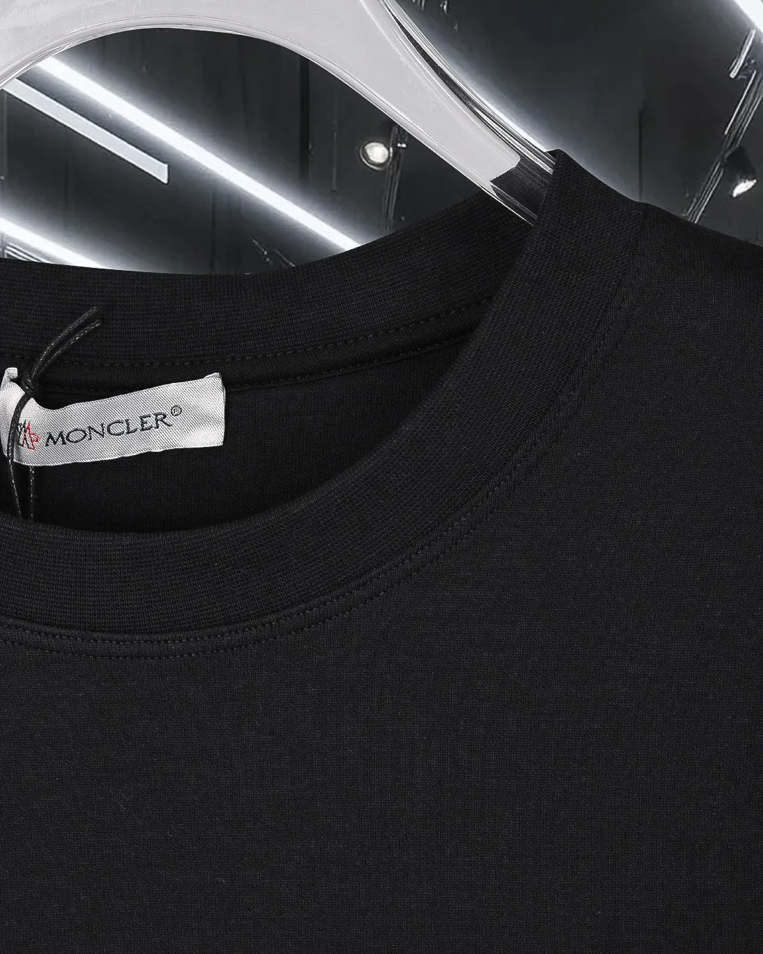 P220 MONCLER/muzzle 2025Fw new autumn and winter style Silicone three-dimensional printed letter logo on the front and back of the chest Uniform for men and women Pullover round neck long-sleeved T-shirt Brand classic Long-staple cotton fabric Official synchronization High version High quality Fashion personality Versatile trend Pure original quality Original fabric Hang tag Collar label Washed wheat Complete three labels Color: Black. White. Size: M-3XL