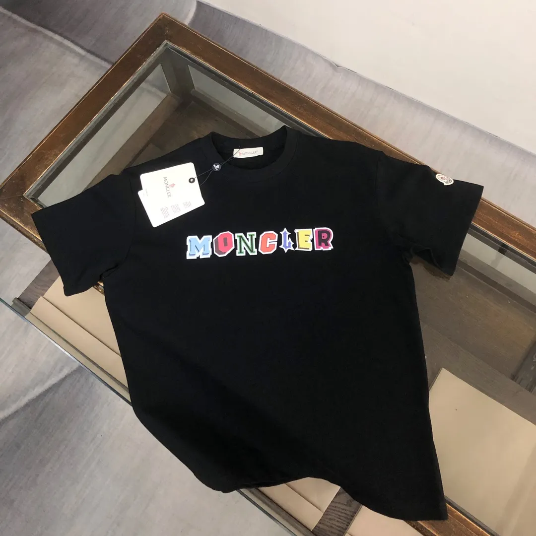 P160 MONCLER 25 The latest short-sleeved T-shirt for couples ~ Featured brand contrasting letter print ~ The fabric upper body is comfortable and breathable, not stiff, slim cut, made of high-end custom-made pure cotton fabric! The upper body is comfortable and stylish, and it can be worn alone as an inner layer. It is a must-have for fashionistas! ! ! Color: Black White Sky Blue Orange Size: S M L XL (Loose fit! Please state your height and weight when placing an order)