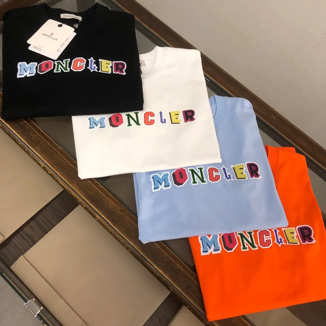 P160 MONCLER 25 The latest short-sleeved T-shirt for couples ~ Featured brand contrasting letter print ~ The fabric upper body is comfortable and breathable, not stiff, slim cut, made of high-end custom-made pure cotton fabric! The upper body is comfortable and stylish, and it can be worn alone as an inner layer. It is a must-have for fashionistas! ! ! Color: Black White Sky Blue Orange Size: S M L XL (Loose fit! Please state your height and weight when placing an order)