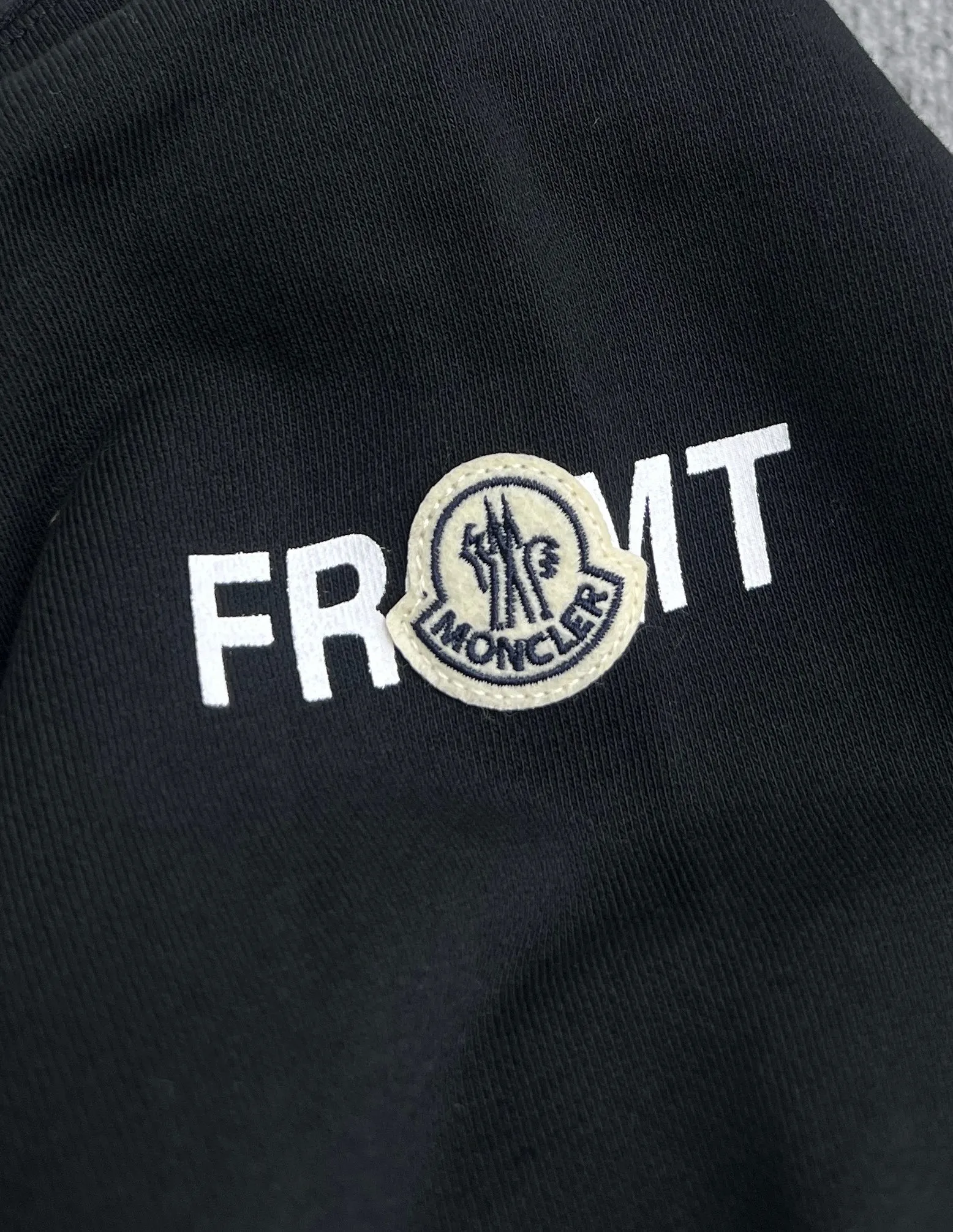 P390 Moncler masked letter embroidery printed round neck sweatshirt S/M/L/XL