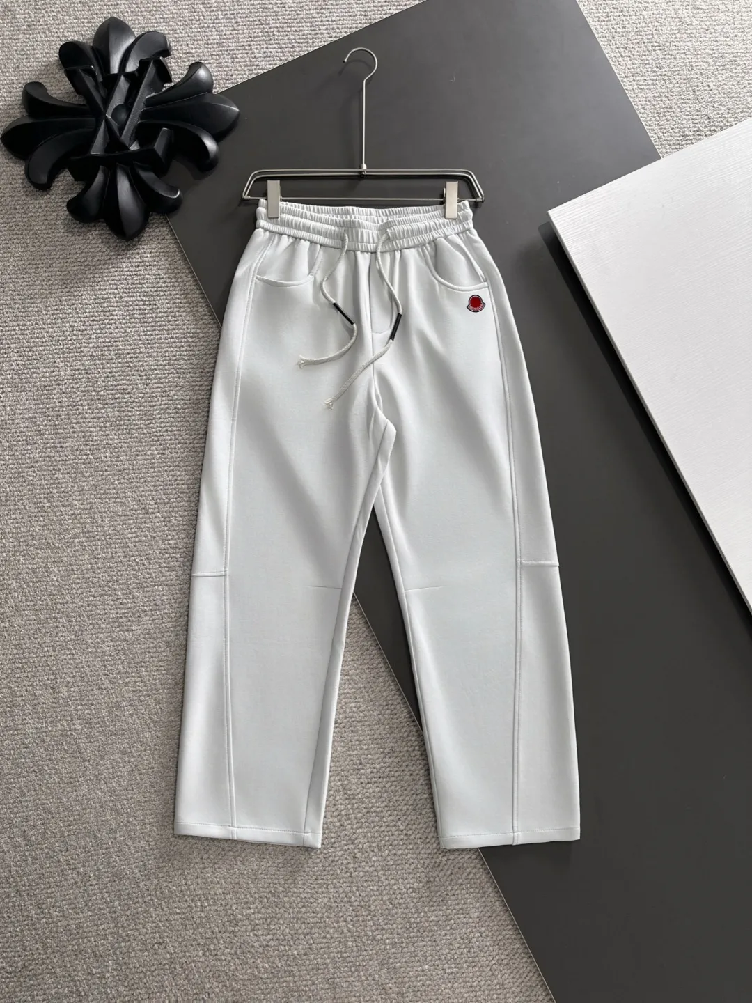 Next day shipment P360 MONCLER/Mongoose Exclusive first release of 25ss autumn and winter new high-quality trousers Compare real-life details at will A perfect choice for autumn and winter, a must-have item. Sizes: M to 3XL (please state your height and weight when placing an order)