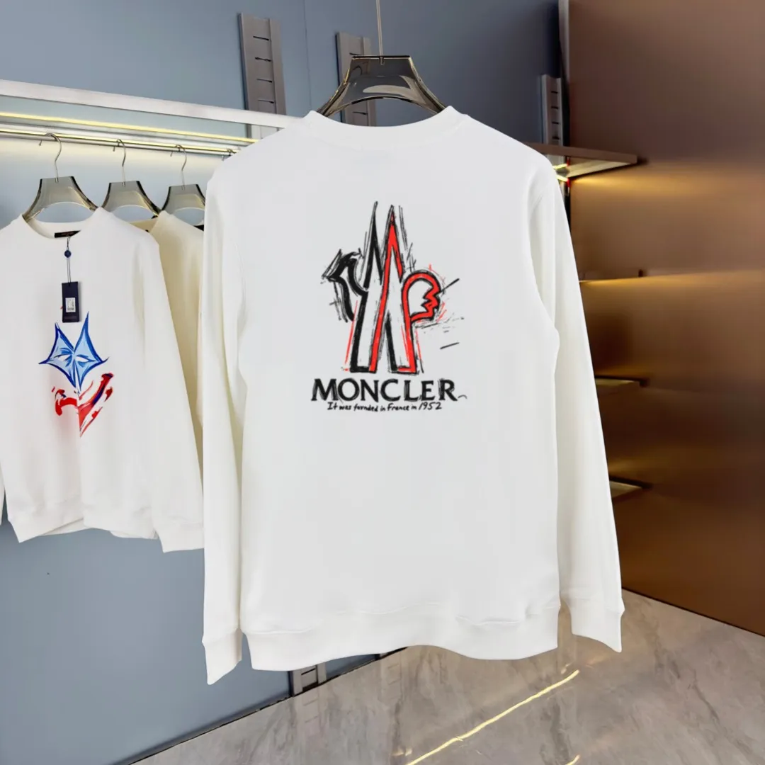 P210 high version sweatshirt) 📦With exclusive packaging📦 [Long-term ready stock] Upgraded version "Mobile phone smart sensor ~ NFC chip armband ~ Directly to the official website for anti-counterfeiting" 〖 𝐌𝐎𝐍𝐂𝐋𝐄𝐑 ~ Mouth covering〗 2025 new high quality, using 450 grams of heavyweight fabric Different from the market currency, you can mix and match everything at will and you will be handsome😎The whole clothes is made of double waistcoats. The double waistcoats make the whole dress more three-dimensional. It is not an ordinary factory that can do such fine work. 2025 autumn and winter new style, on sale at the counter, exquisite printed round neck terry sweatshirt. High-end double-ply cotton. Customized stretch ribs are dyed in the same vat. Three standards are complete. It is matched with digital printing patterns and is very breathable. Same style for men and women. Color: black, white, apricot. Size: S M L XL 2XL