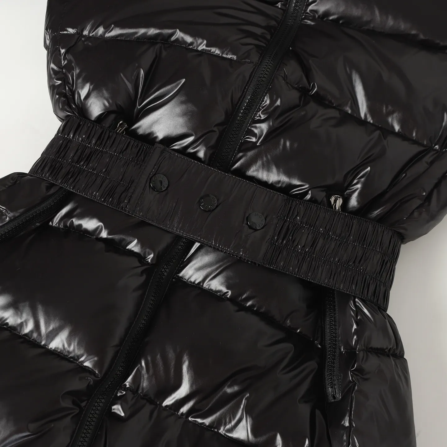 P1160 Moncler/Moncler Autumn and Winter Classic Fudson Extra Long Hooded Down Jacket Customized imported fox fur big fur collar! All details of the development of hardware accessories are fully handled! The elastic waist buckle cinches the waist and creates a perfect fit for the upper body. The effect is great! On snowy days ❄️A must-have for travel to keep warm and avoid bulking up! Versatile, fashionable and handsome! The original matte memory silk fabric has a crisp and stylish texture. The upper body is so beautiful that it has no friends. Size: 1/2/3/4