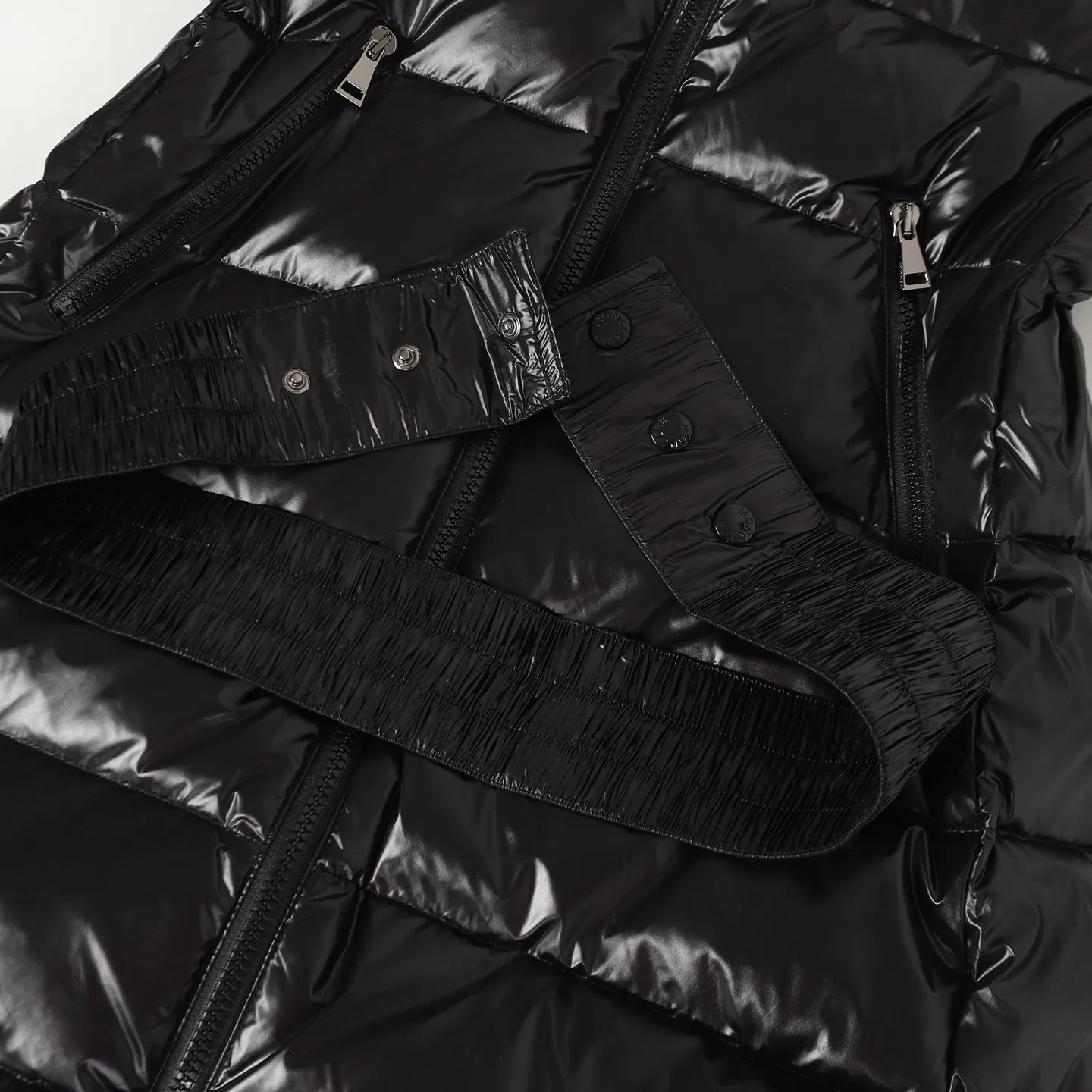 P1160 Moncler/Moncler Autumn and Winter Classic Fudson Extra Long Hooded Down Jacket Customized imported fox fur big fur collar! All details of the development of hardware accessories are fully handled! The elastic waist buckle cinches the waist and creates a perfect fit for the upper body. The effect is great! On snowy days ❄️A must-have for travel to keep warm and avoid bulking up! Versatile, fashionable and handsome! The original matte memory silk fabric has a crisp and stylish texture. The upper body is so beautiful that it has no friends. Size: 1/2/3/4