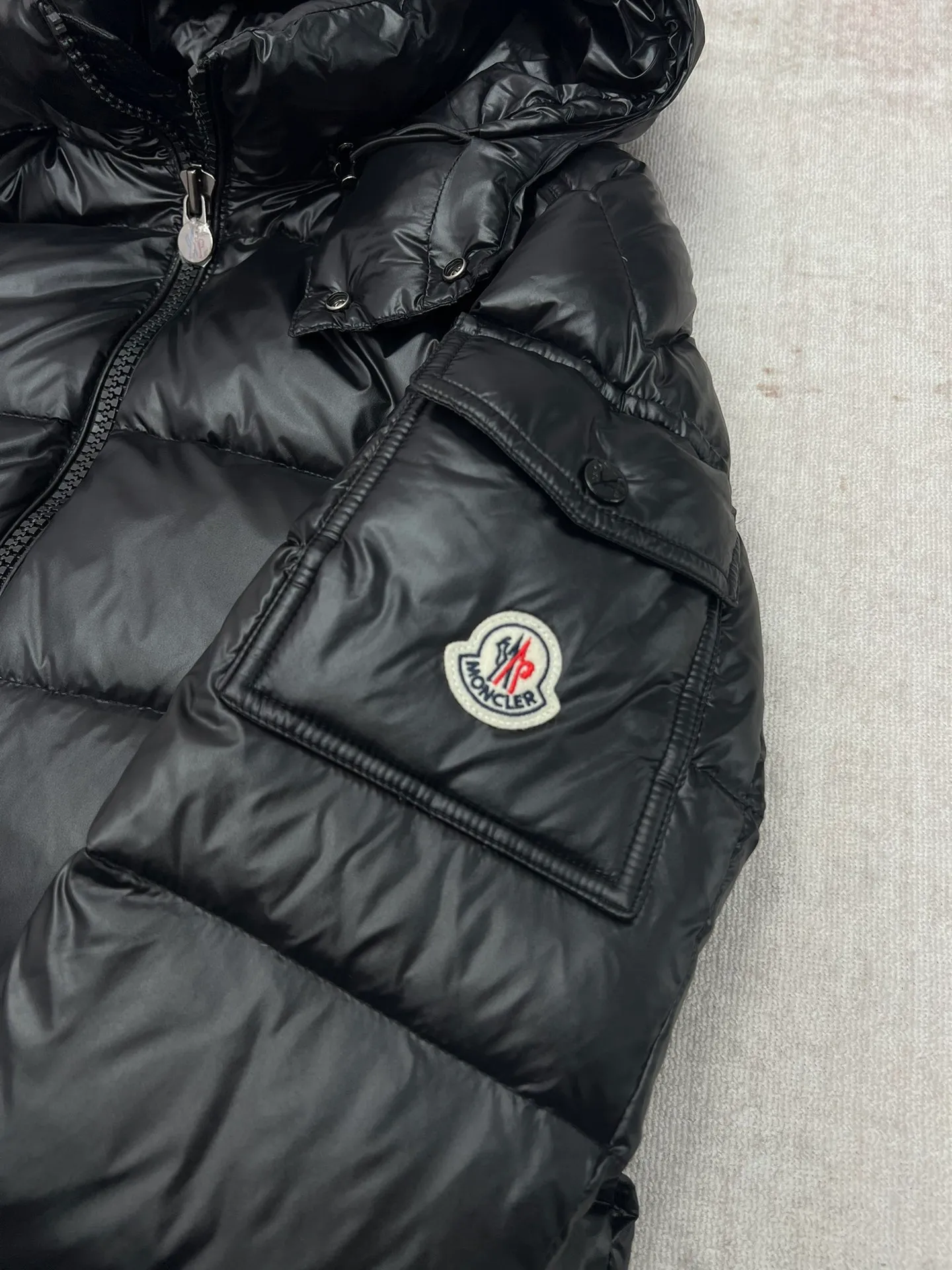 P870 25ss new Maya series Moncler Maya Hooded Short Down Jacket solid color detachable hood zipper short long-sleeved down jacket high version code number: 1.2.3.4.5.