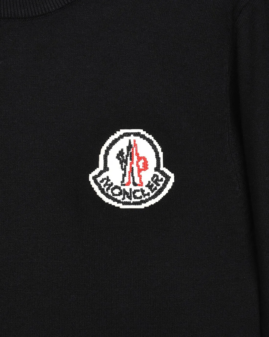 P236 Moncler/muzzle 25Fw classic chest Logo letter badge logo casual knitted pullover sweater 2025FW official website new original fabric official same style Selected sweater customization Imported wool fabric High-end version, counter custom fabric High breathability and comfort, exquisite workmanship, impeccable detail processing, ✅ custom logo engraved buttons, three labels complete. Brand element design concept reflects high quality. It feels delicate and soft! Presenting a casual cut, the upper body shape is great 🐍 Color; black, white and gray Size: M-XXXL