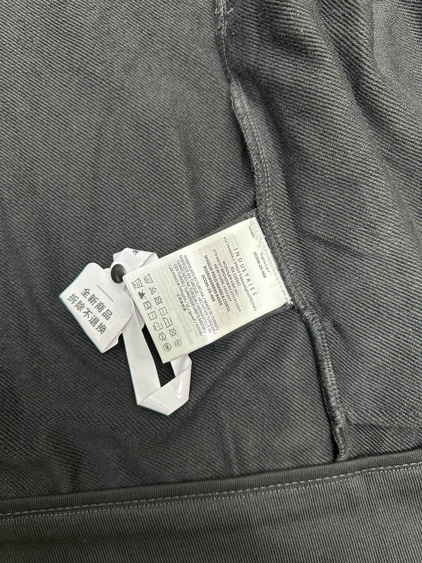 P450 MONCLER stand collar cotton solid color zipper sweatshirt, purchased and developed at 7300, 480g Austrian cotton sweatshirt fabric, 180g combed cotton plain lining, 380g 1*1 trendy brand rib, fabric fermentation wash, high temperature heat transfer, customized 1:1 chapter, customized 1:1 zipper, customized 1:1 trademark, fitted version size: S M L XL