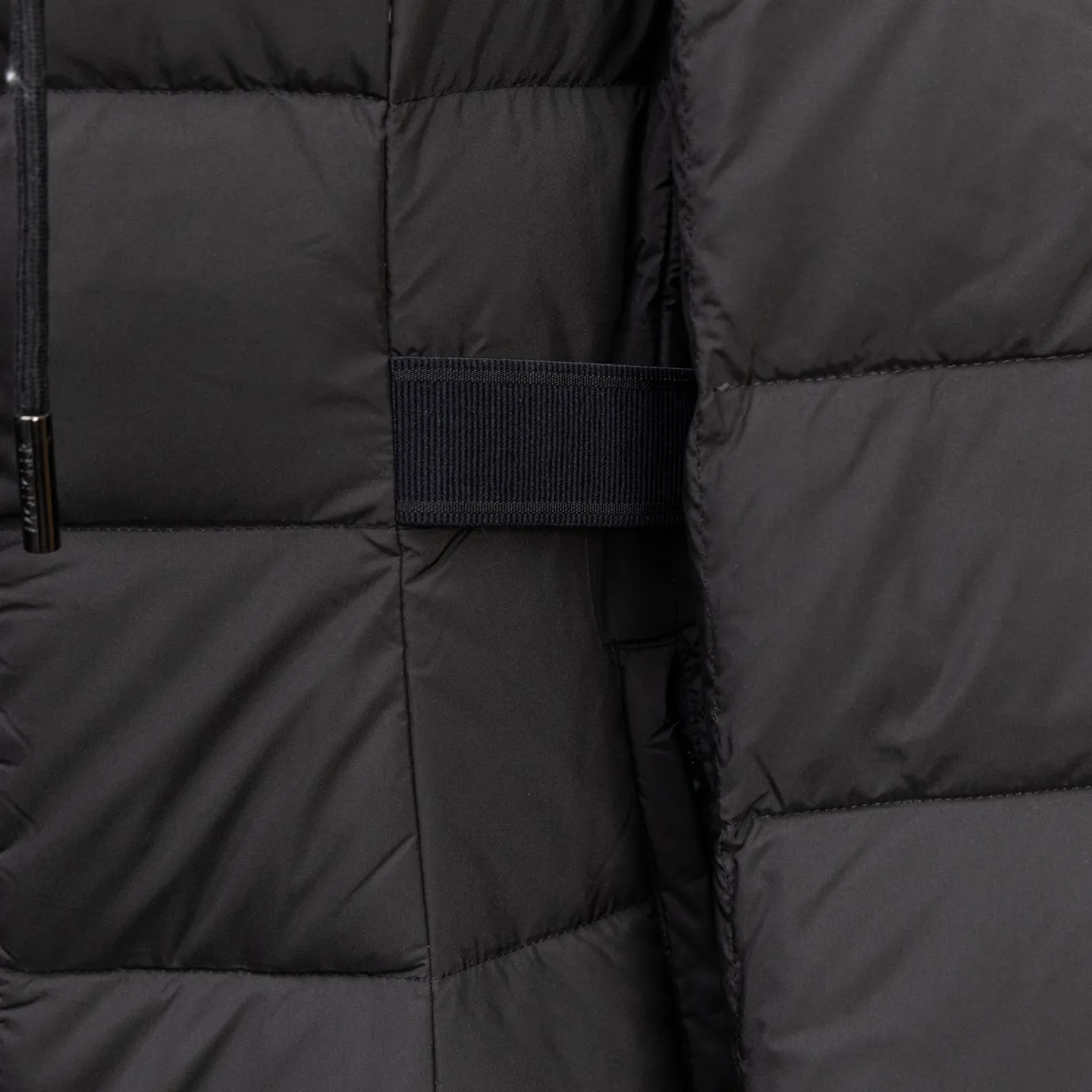 P1020 top version 🆕 (Little Red Book’s popular model The Runaway Princess) MONCLER/Mongolian 24ss Disney Runaway Princess Series Long Corset Winter New Product Long Style Women’s Runaway Princess must-have hot style. Women’s long down interprets classic items in new proportions, showing impeccable fashion style. Product Details The long down is made of polyester fabric and has a slim, wide silhouette. It has a nipped-in waist and a lightweight lining. The three-dimensional hood adds a finishing touch to the style. Size: 0/1/2/3