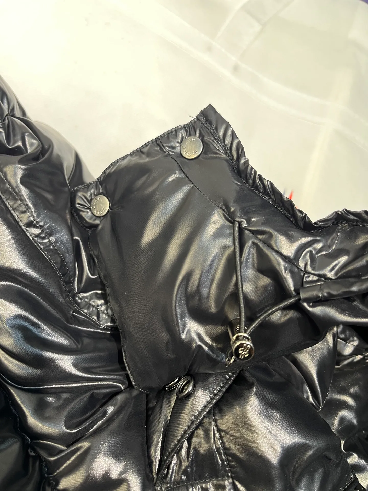 P700 𝗠𝗼𝗻𝗰𝗹𝗲𝗿 𝗠𝗮𝘆𝗮/ Moncler's top-quality Maya down jacket is a super hot style that you can't buy in winter. Eason Chan, Nicholas Tse, and Zhao Lusi have been wearing it one after another. They speak for themselves with their strength, a veteran-level style. This series is known for its fluffy bread style and glossy effect. It is the most popular series in the classic main line of the M family. Buying at the counter and from the official website is basically a matter of rush! Promise me to buy it soon! Just needed series! ! Don’t wait until winter when it’s hard to get one size: 123456