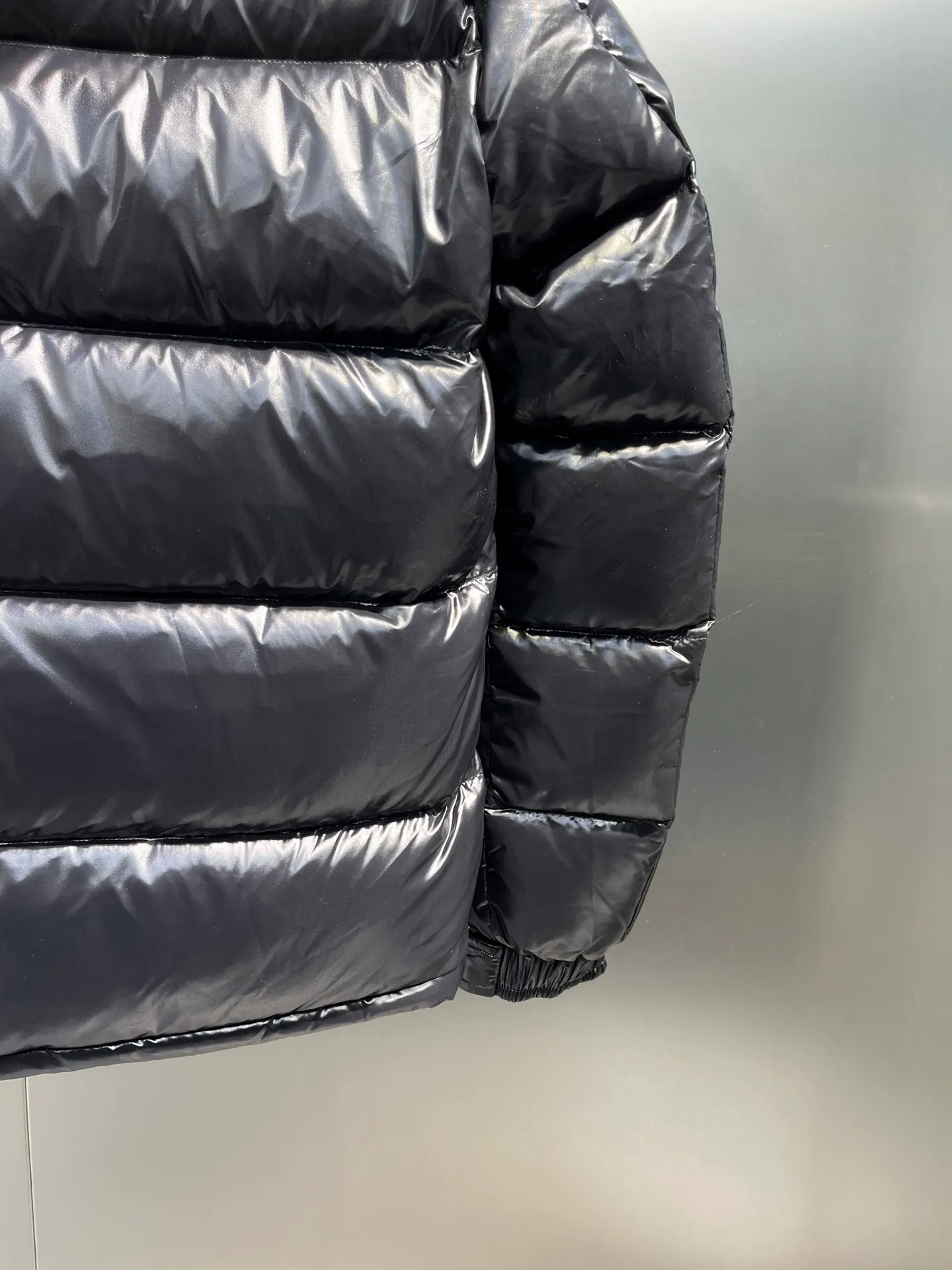 P700 𝗠𝗼𝗻𝗰𝗹𝗲𝗿 𝗠𝗮𝘆𝗮/ Moncler's top-quality Maya down jacket is a super hot style that you can't buy in winter. Eason Chan, Nicholas Tse, and Zhao Lusi have been wearing it one after another. They speak for themselves with their strength, a veteran-level style. This series is known for its fluffy bread style and glossy effect. It is the most popular series in the classic main line of the M family. Buying at the counter and from the official website is basically a matter of rush! Promise me to buy it soon! Just needed series! ! Don’t wait until winter when it’s hard to get one size: 123456