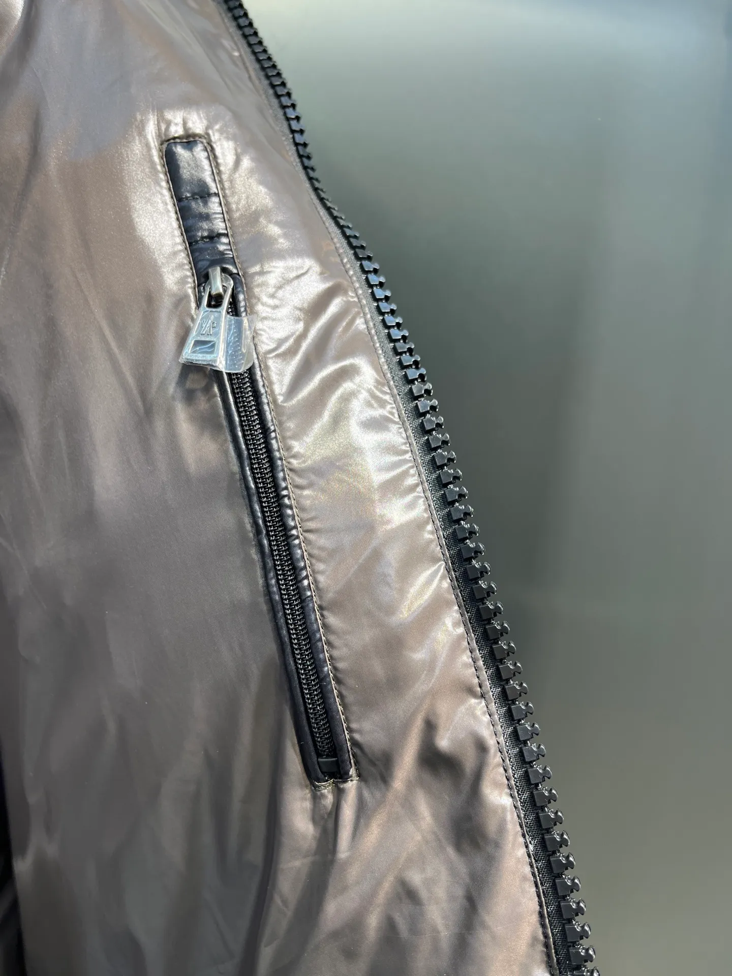 P700 𝗠𝗼𝗻𝗰𝗹𝗲𝗿 𝗠𝗮𝘆𝗮/ Moncler's top-quality Maya down jacket is a super hot style that you can't buy in winter. Eason Chan, Nicholas Tse, and Zhao Lusi have been wearing it one after another. They speak for themselves with their strength, a veteran-level style. This series is known for its fluffy bread style and glossy effect. It is the most popular series in the classic main line of the M family. Buying at the counter and from the official website is basically a matter of rush! Promise me to buy it soon! Just needed series! ! Don’t wait until winter when it’s hard to get one size: 123456