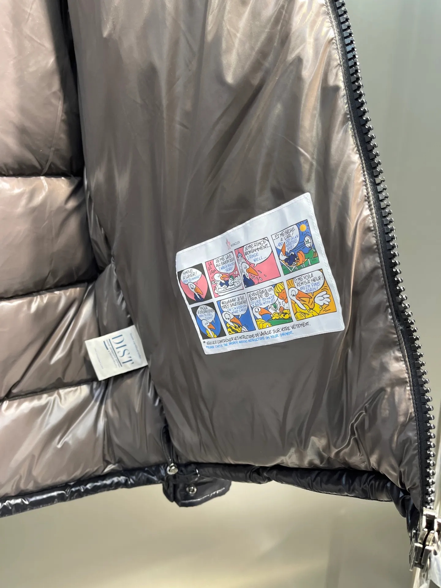 P700 𝗠𝗼𝗻𝗰𝗹𝗲𝗿 𝗠𝗮𝘆𝗮/ Moncler's top-quality Maya down jacket is a super hot style that you can't buy in winter. Eason Chan, Nicholas Tse, and Zhao Lusi have been wearing it one after another. They speak for themselves with their strength, a veteran-level style. This series is known for its fluffy bread style and glossy effect. It is the most popular series in the classic main line of the M family. Buying at the counter and from the official website is basically a matter of rush! Promise me to buy it soon! Just needed series! ! Don’t wait until winter when it’s hard to get one size: 123456
