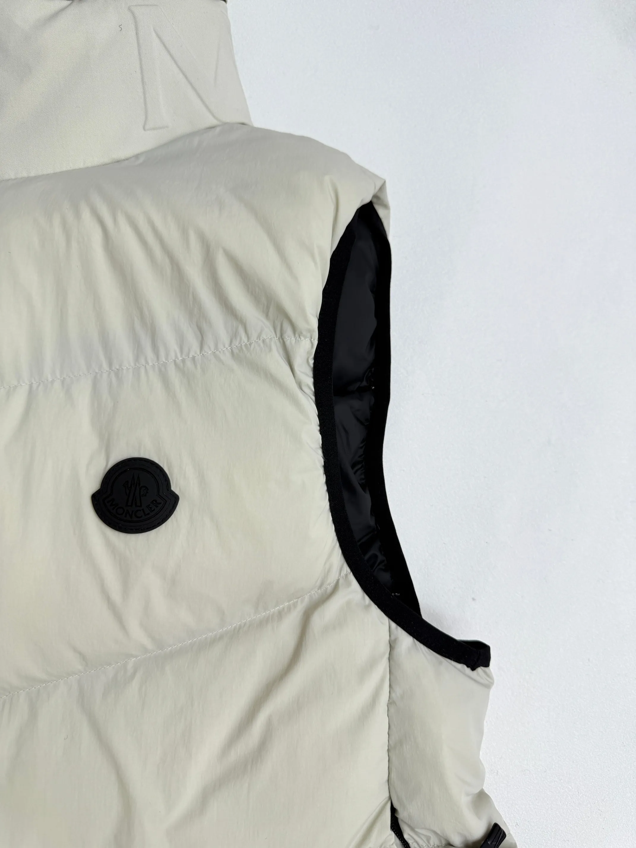 P700 Moncler masked Guersac series twill quilted hooded down vest 1/2/3/4