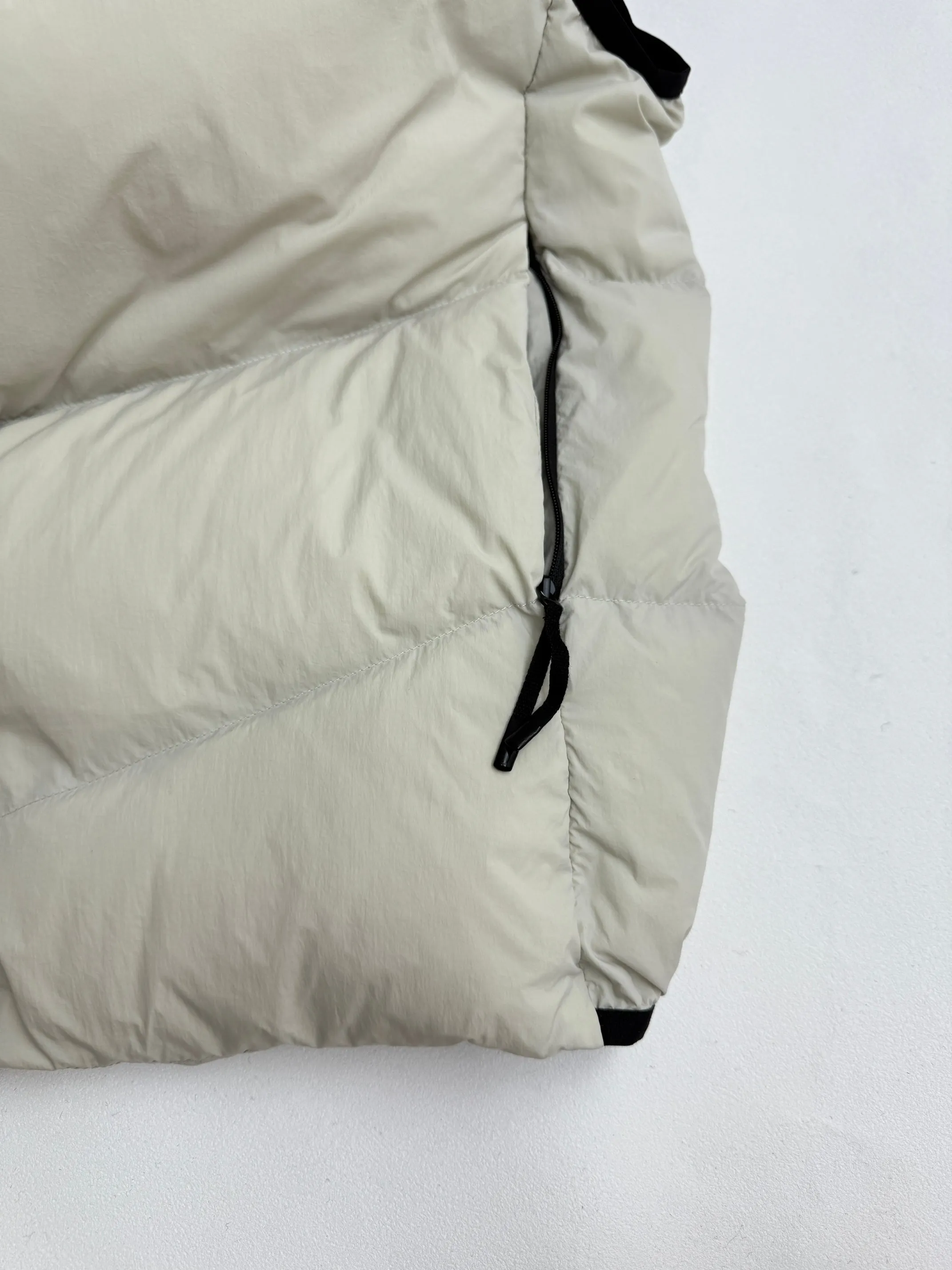 P700 Moncler masked Guersac series twill quilted hooded down vest 1/2/3/4