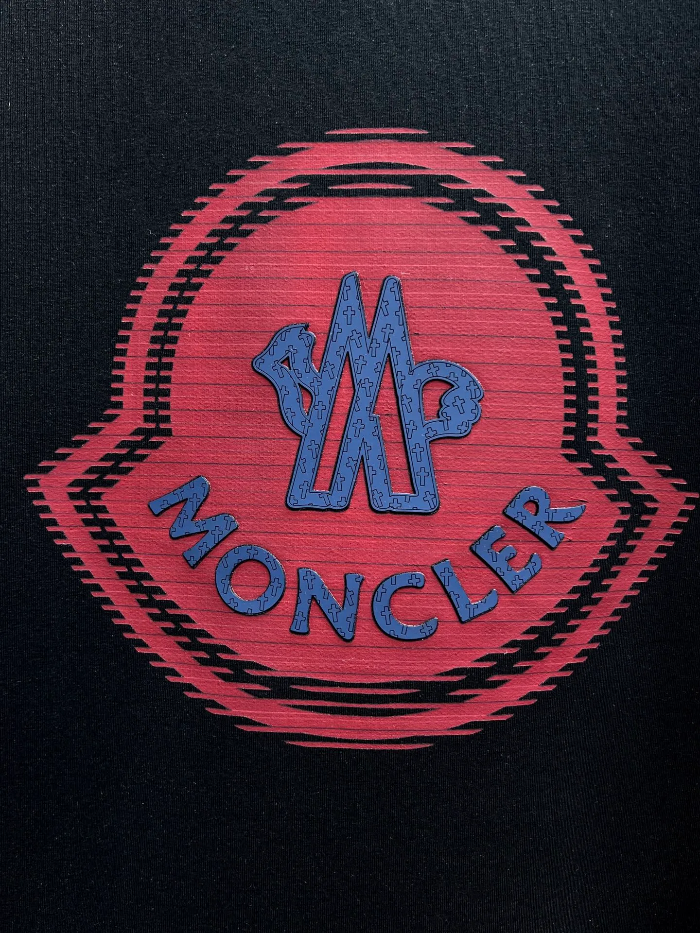 P220 Moncler🌟New debut counter latest short-sleeved round neck T-shirt, high-end customized design, avant-garde and fashionable! The brand logo emphasizes craftsmanship and is designed with high-end custom fabrics. Soft to the touch. Comfortable to wear. Exquisite stitching at the counter level. Fine workmanship. The upper body effect is incomparably handsome! A must-have item for a stylish man! 🐎🐎Size: M-XXL (size chart in the last picture)