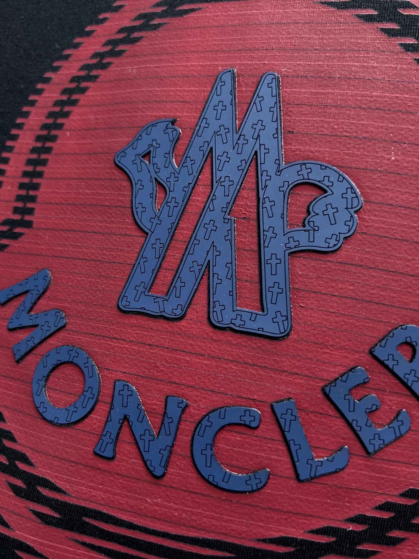 P220 Moncler🌟New debut counter latest short-sleeved round neck T-shirt, high-end customized design, avant-garde and fashionable! The brand logo emphasizes craftsmanship and is designed with high-end custom fabrics. Soft to the touch. Comfortable to wear. Exquisite stitching at the counter level. Fine workmanship. The upper body effect is incomparably handsome! A must-have item for a stylish man! 🐎🐎Size: M-XXL (size chart in the last picture)