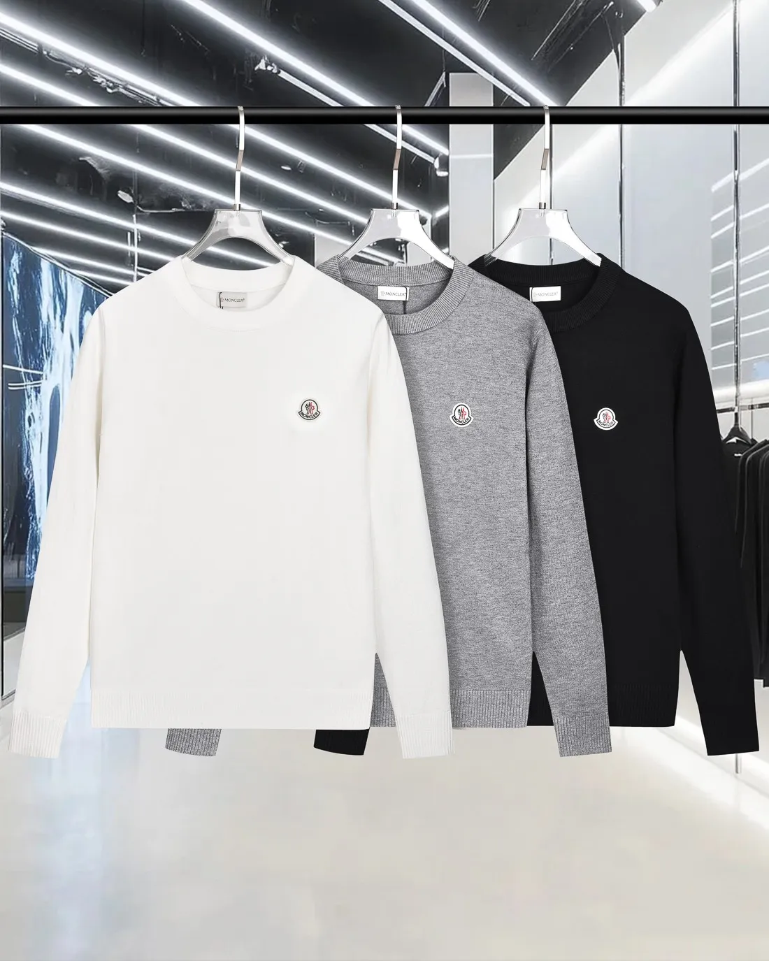 P230 MONCLER/Muzzled 2025Fw Classic chest badge logo letter logo Simple casual pullover sweater Imported wool blended fabric Upgraded, inspired by the 1980s retro Original fabric Official same style Round neck Long sleeve Suit Customized mesh sweater knitted fabric Very comfortable feel The latest brick cabinet synchronization in spring and summer Fashionable and individual Super versatile and good-looking style Very suitable for both men and women A must-have style Tag Collar tag Washed wheat Complete with three standards Color: Black. White. Gray. Size: M-3XL