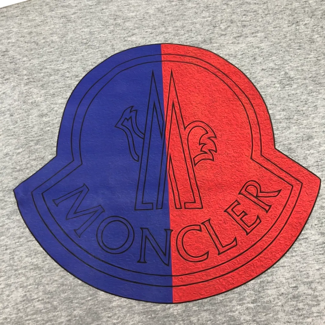 P160 Moncler 2025 new men's round neck short-sleeved couple's T-shirt, new spring and summer product, high quality 🔥🔥Fashionable and versatile, customized imported fabrics, comfortable to wear, breathable, fashionable without losing personality, casual and casual upper body, handsome and stylish, showing the temperament of a big brand. All three standards are complete! ! Color: black white gray Size: S-XL (loose fit)